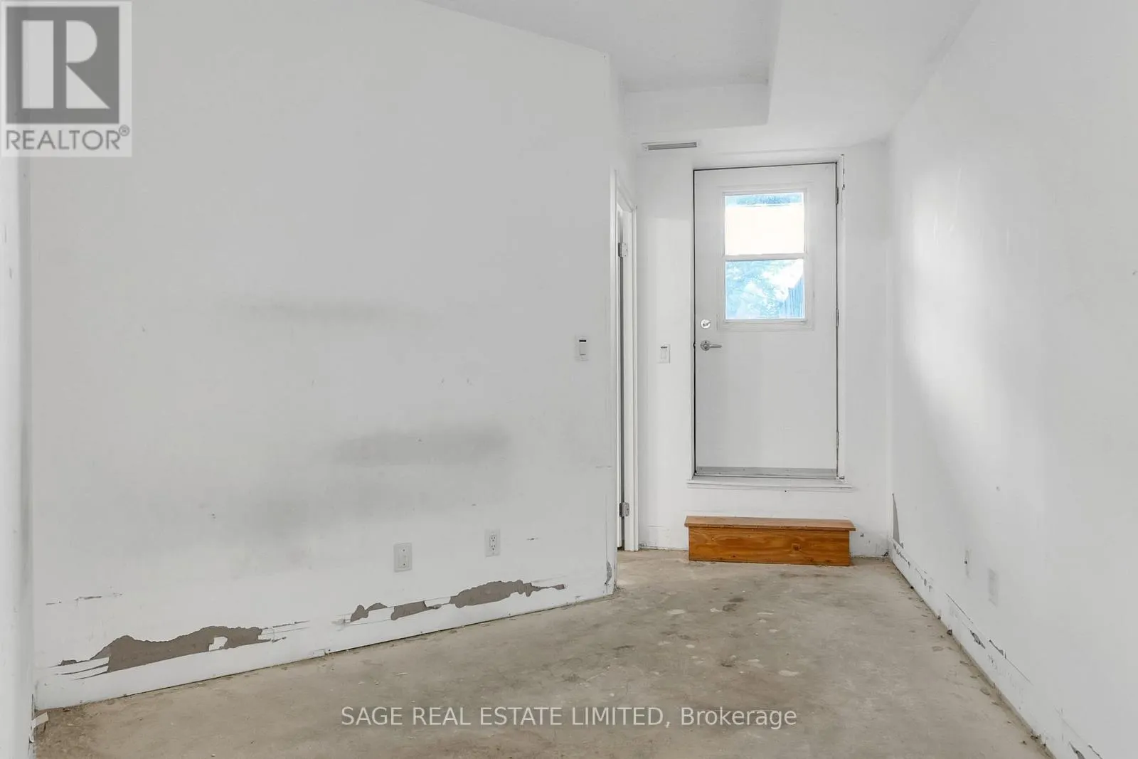 213 - 70 ALEXANDER STREET