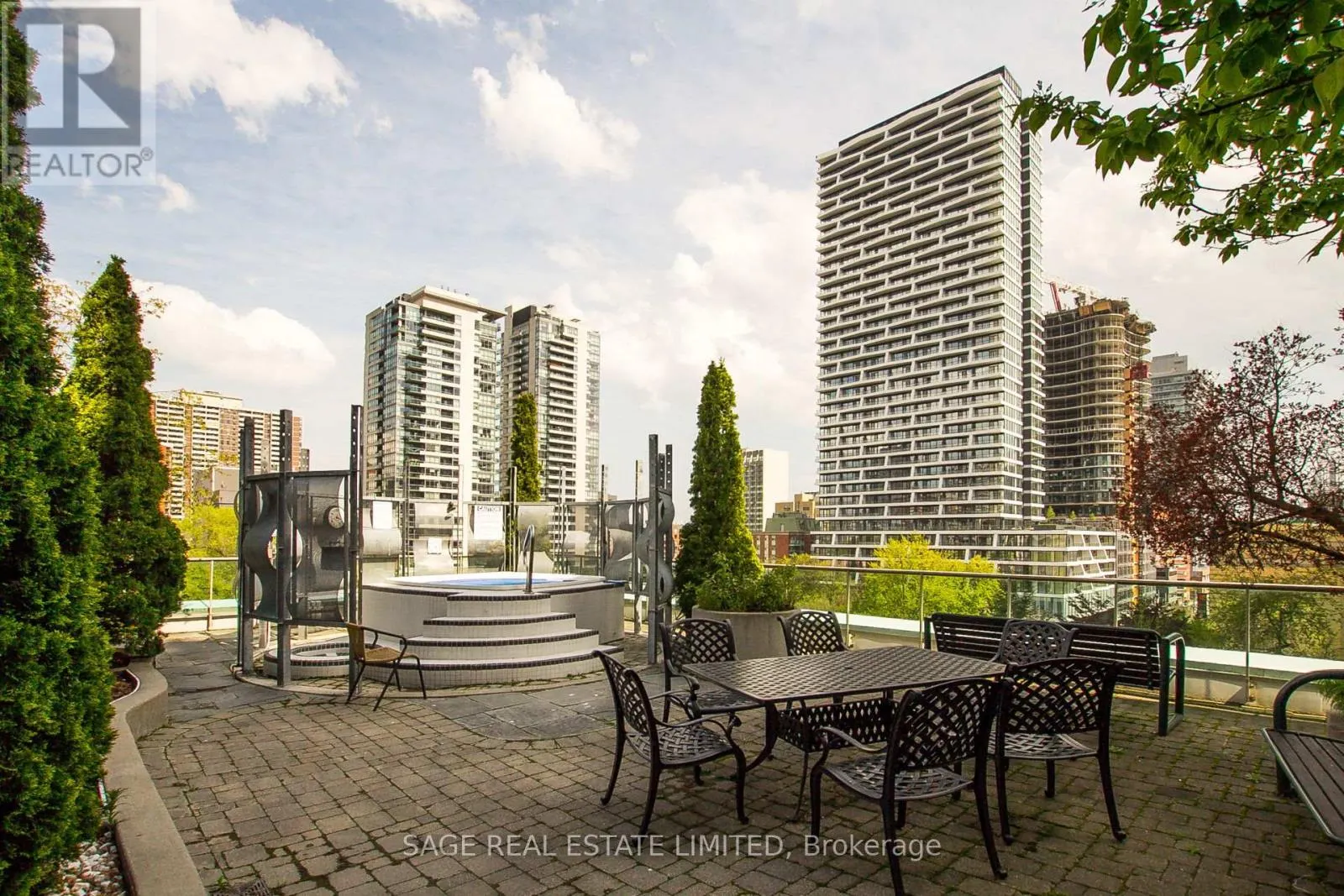 213 - 70 ALEXANDER STREET