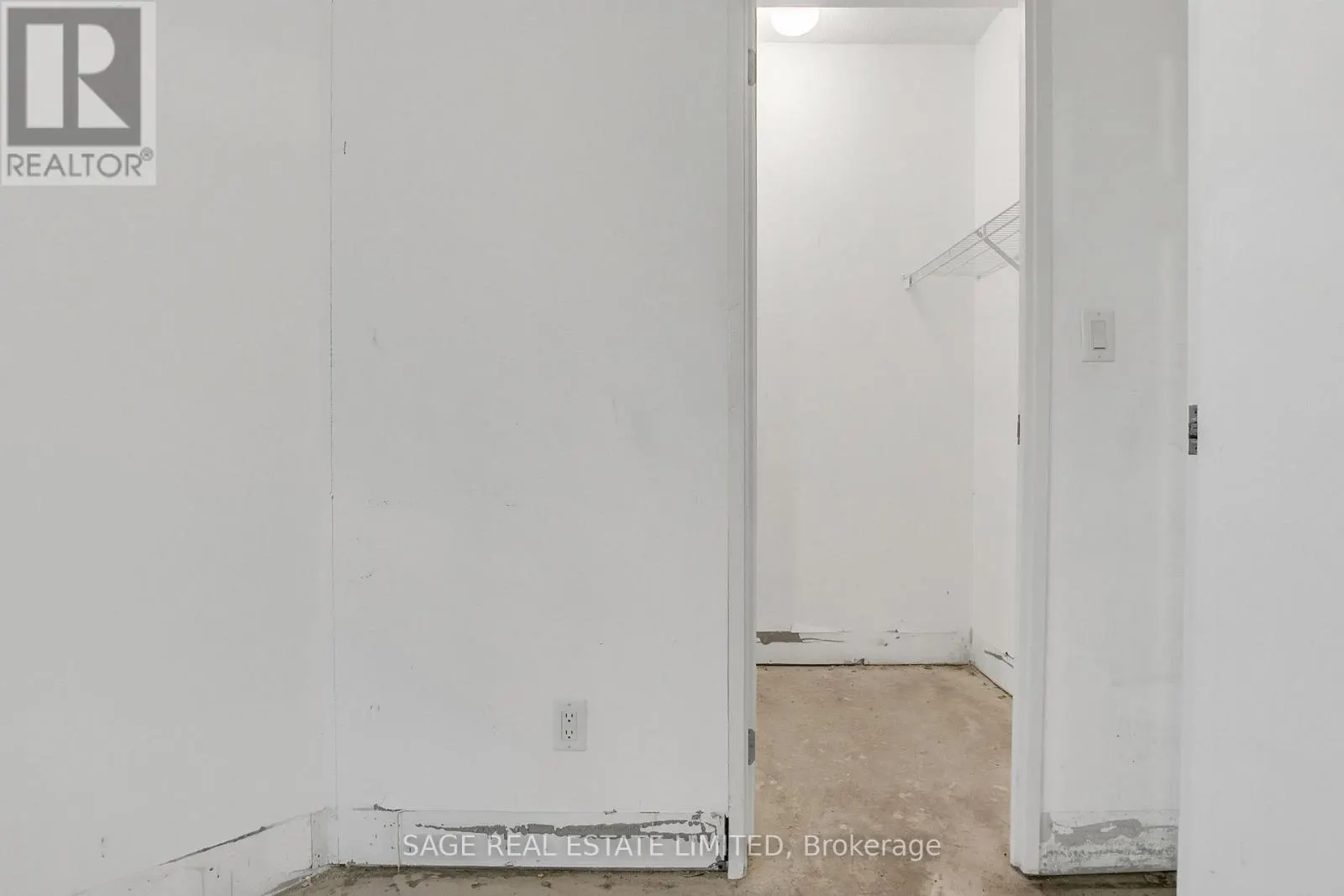 213 - 70 ALEXANDER STREET