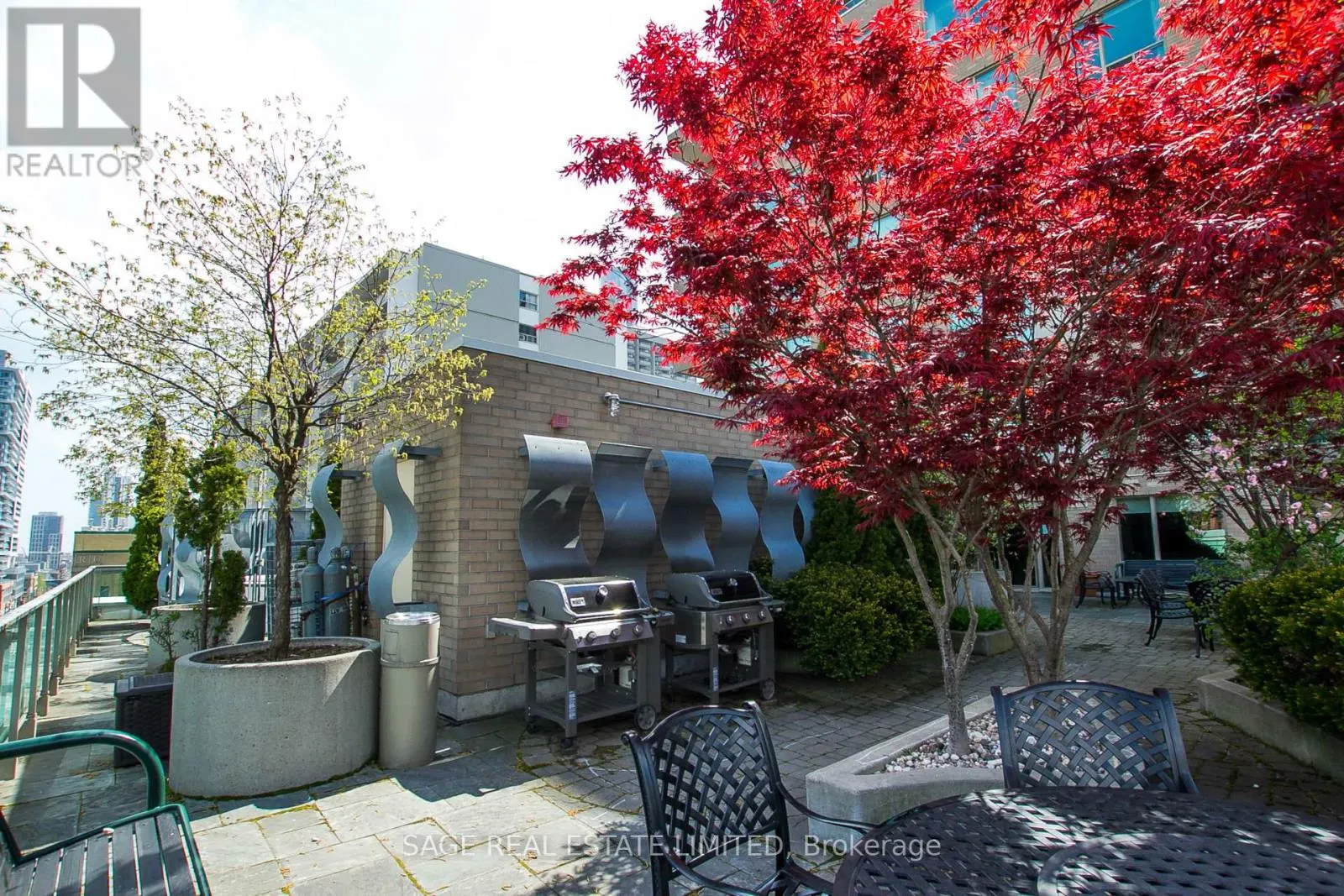 213 - 70 ALEXANDER STREET