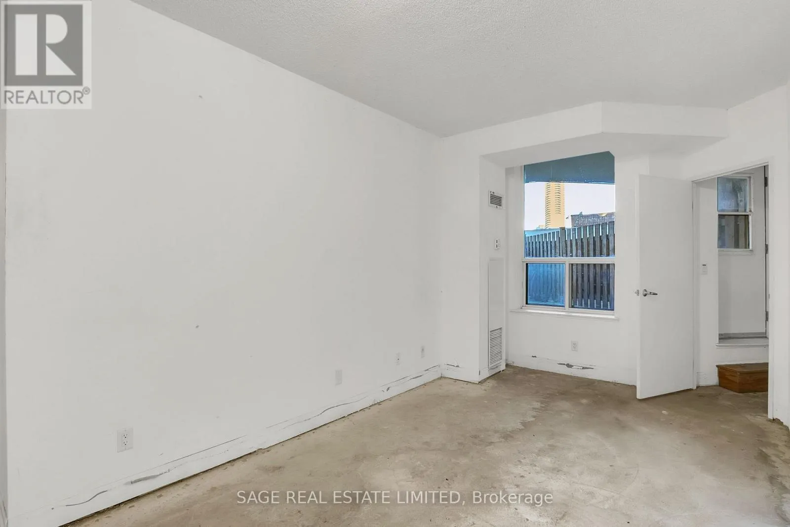 213 - 70 ALEXANDER STREET