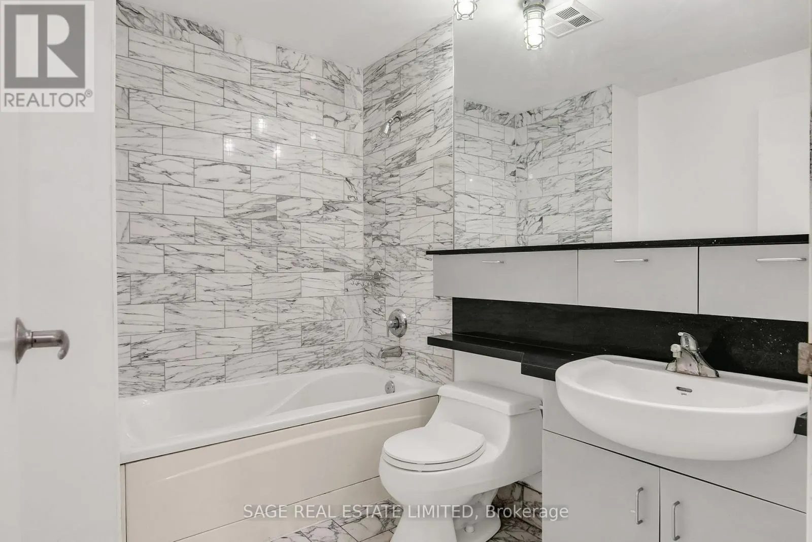 213 - 70 ALEXANDER STREET