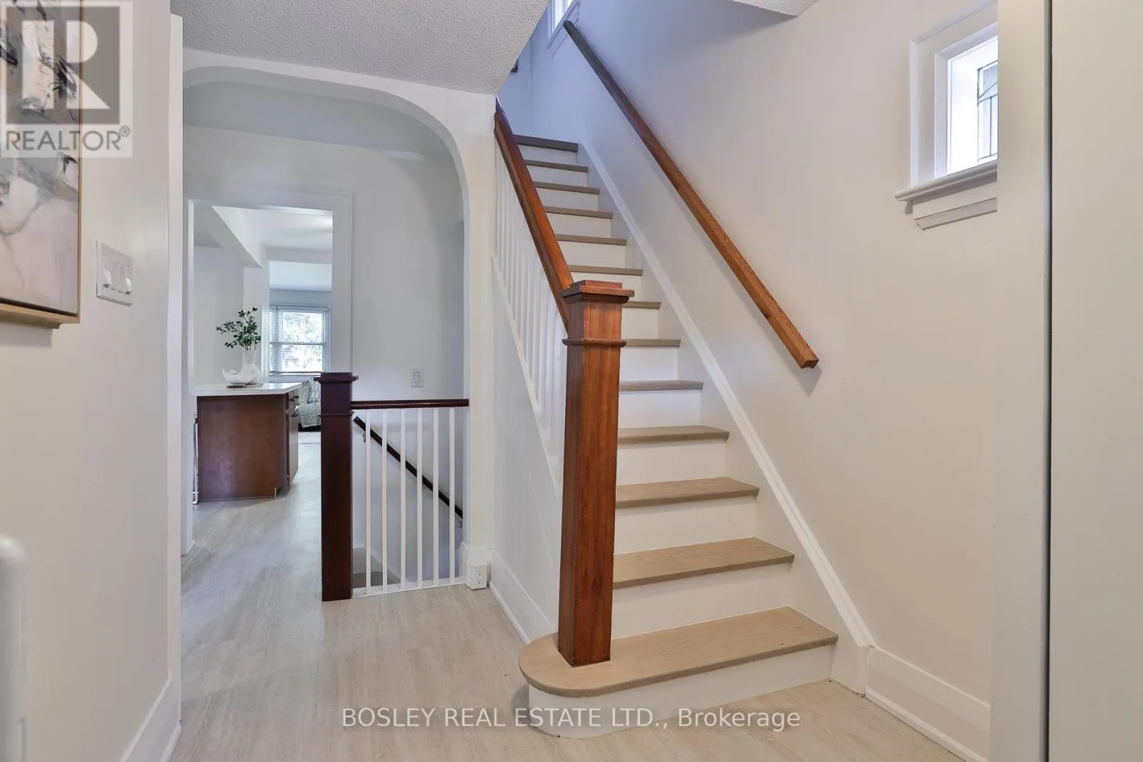 682 HILLSDALE AVENUE E