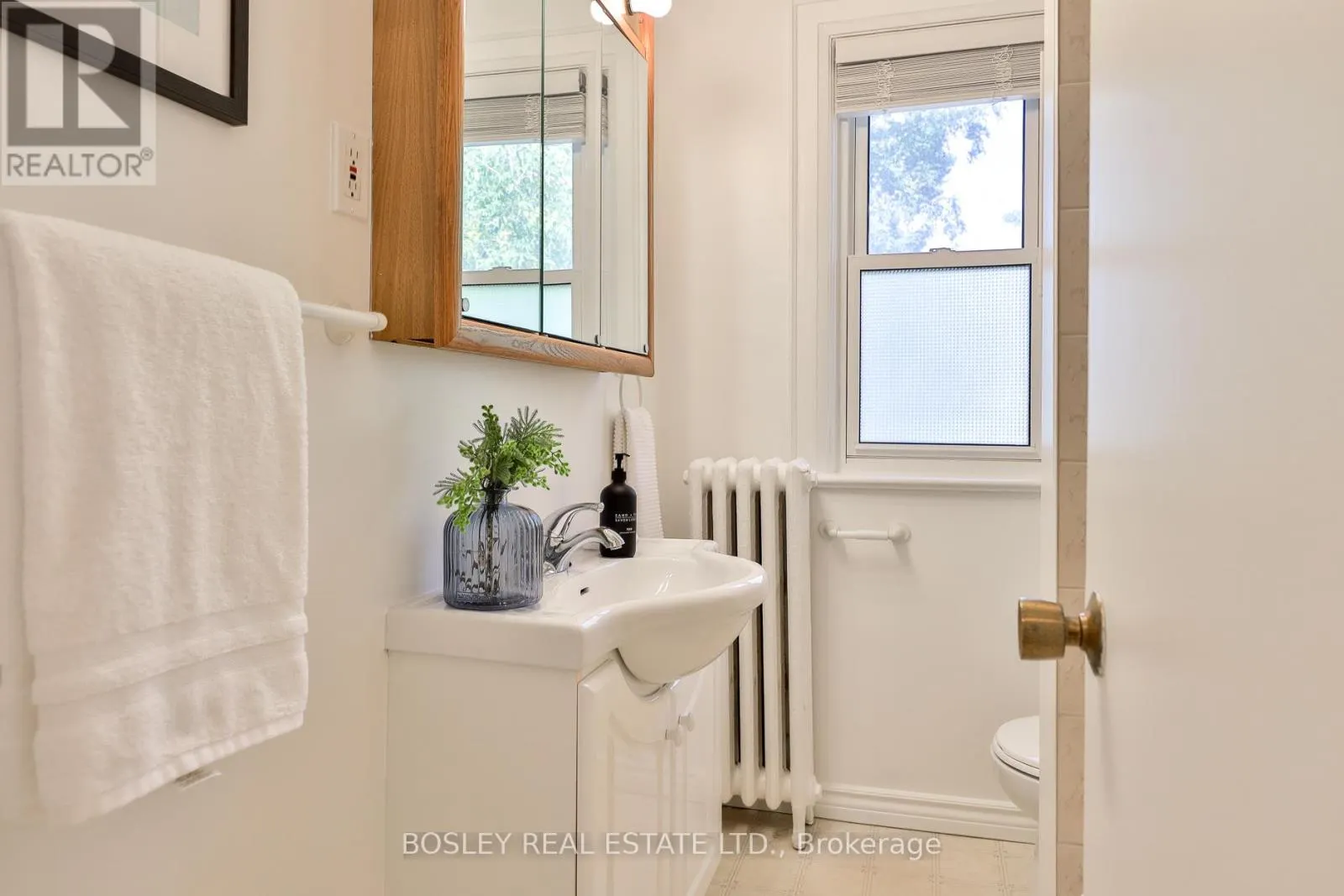 682 HILLSDALE AVENUE E