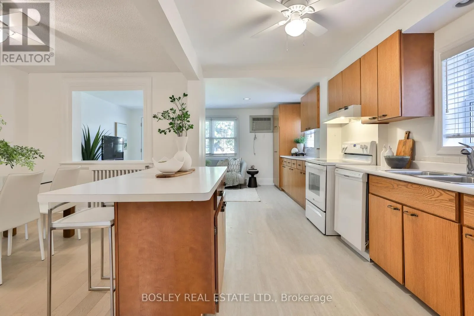 682 HILLSDALE AVENUE E