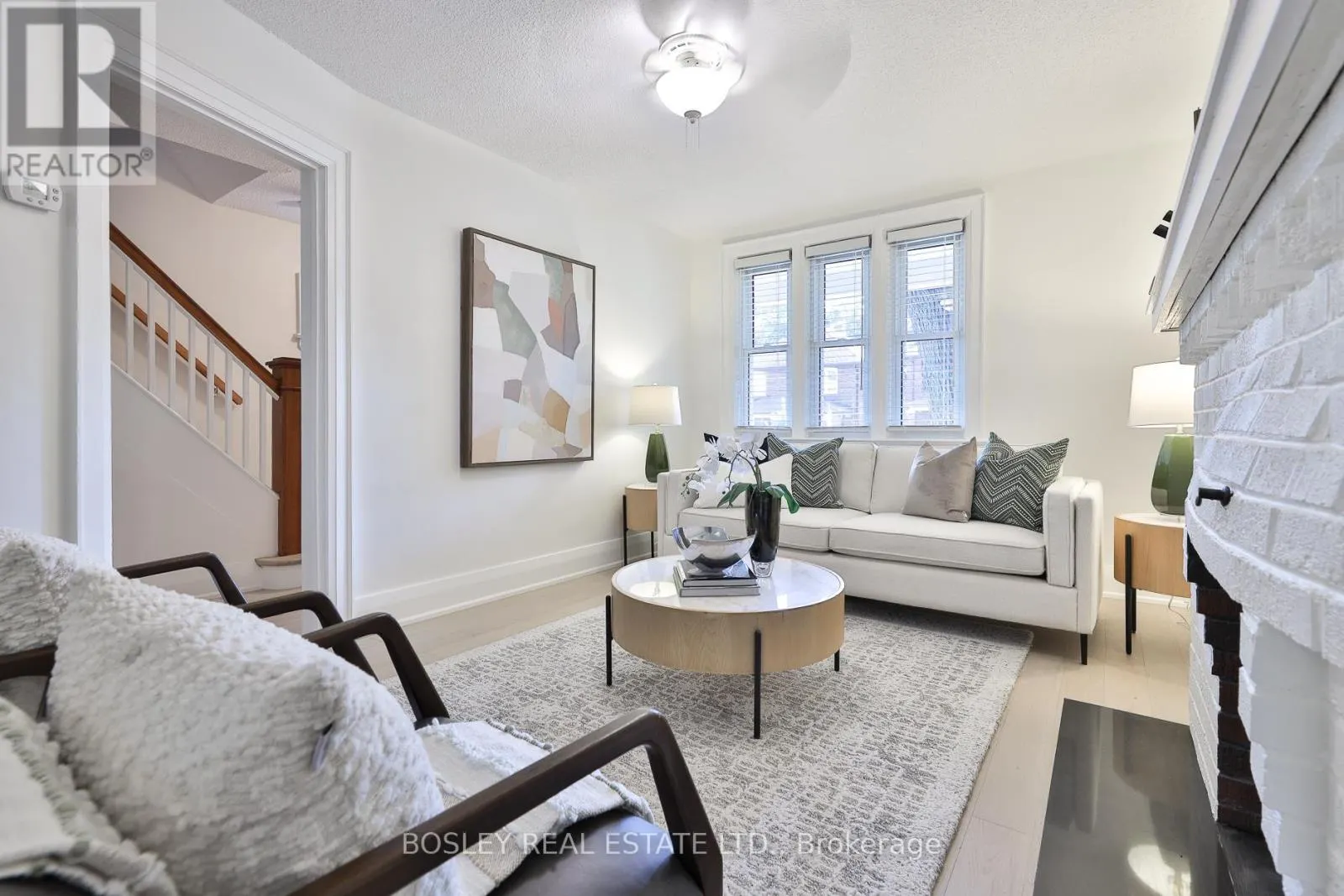 682 HILLSDALE AVENUE E