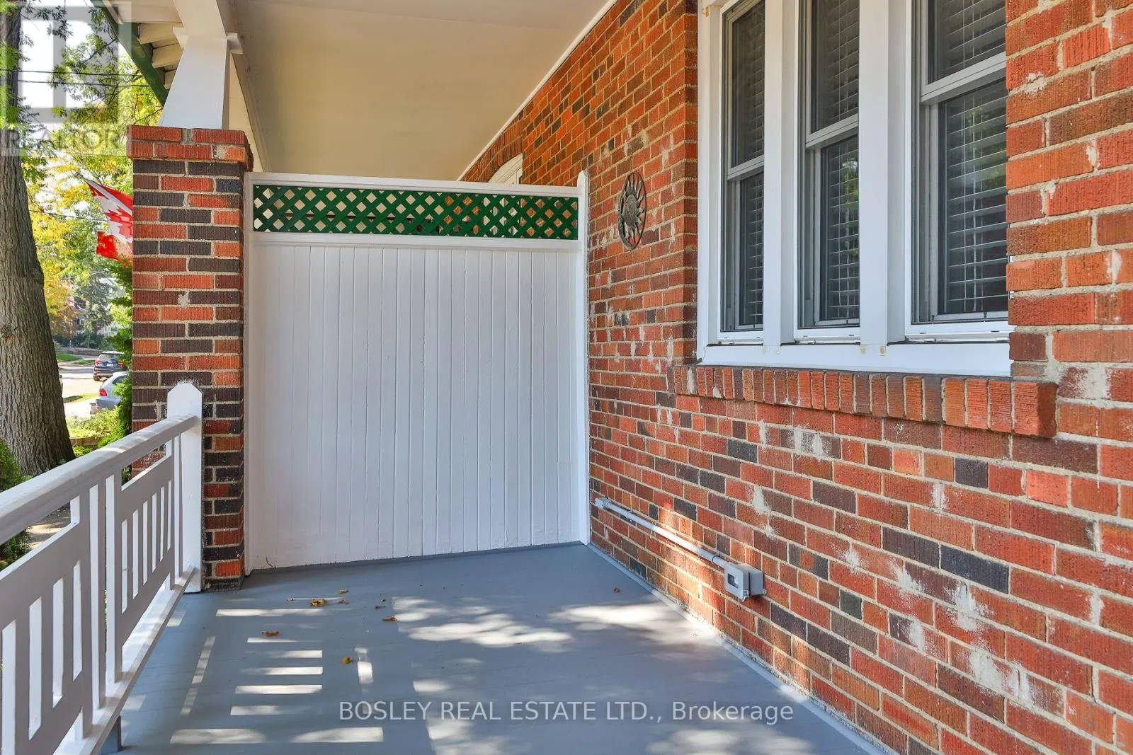 682 HILLSDALE AVENUE E