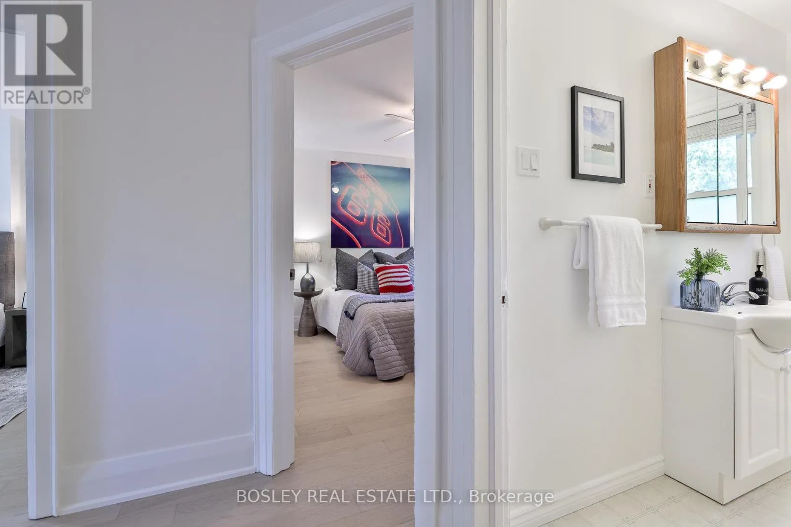 682 HILLSDALE AVENUE E