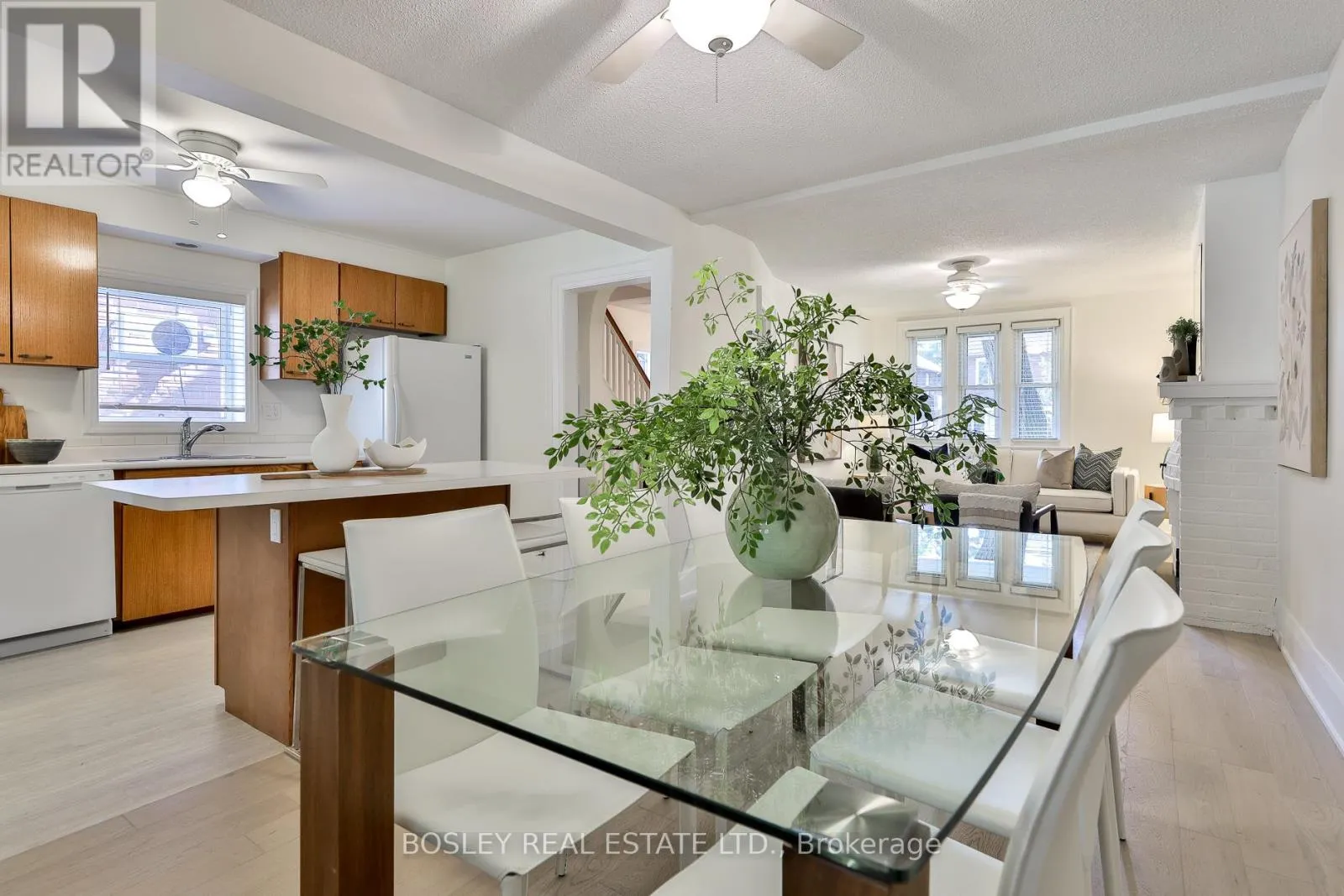 682 HILLSDALE AVENUE E