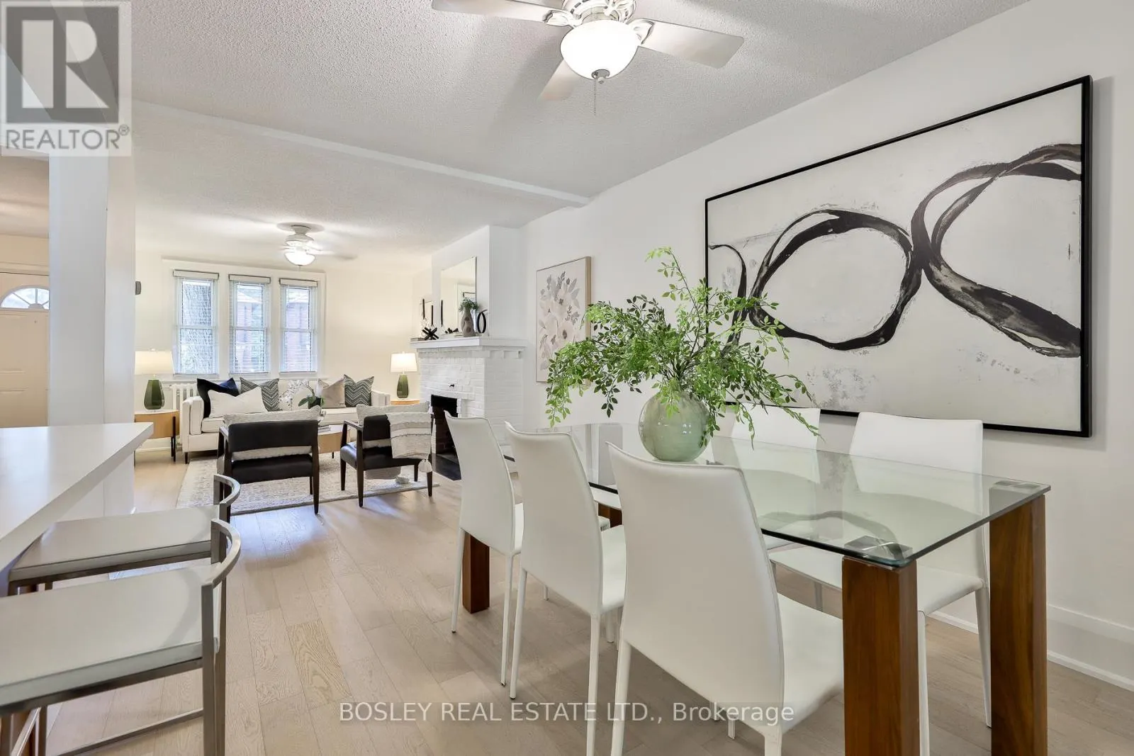 682 HILLSDALE AVENUE E