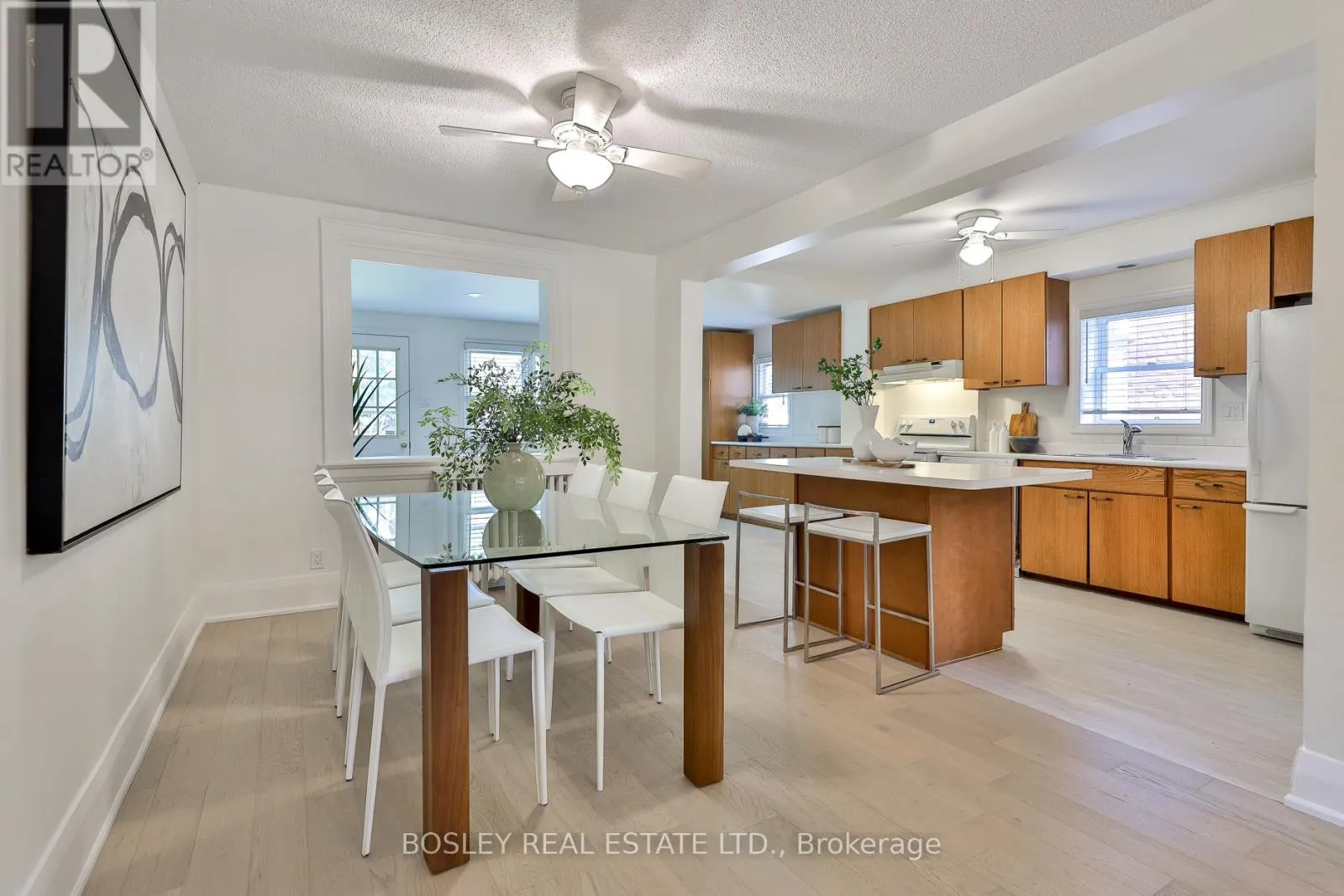 682 HILLSDALE AVENUE E