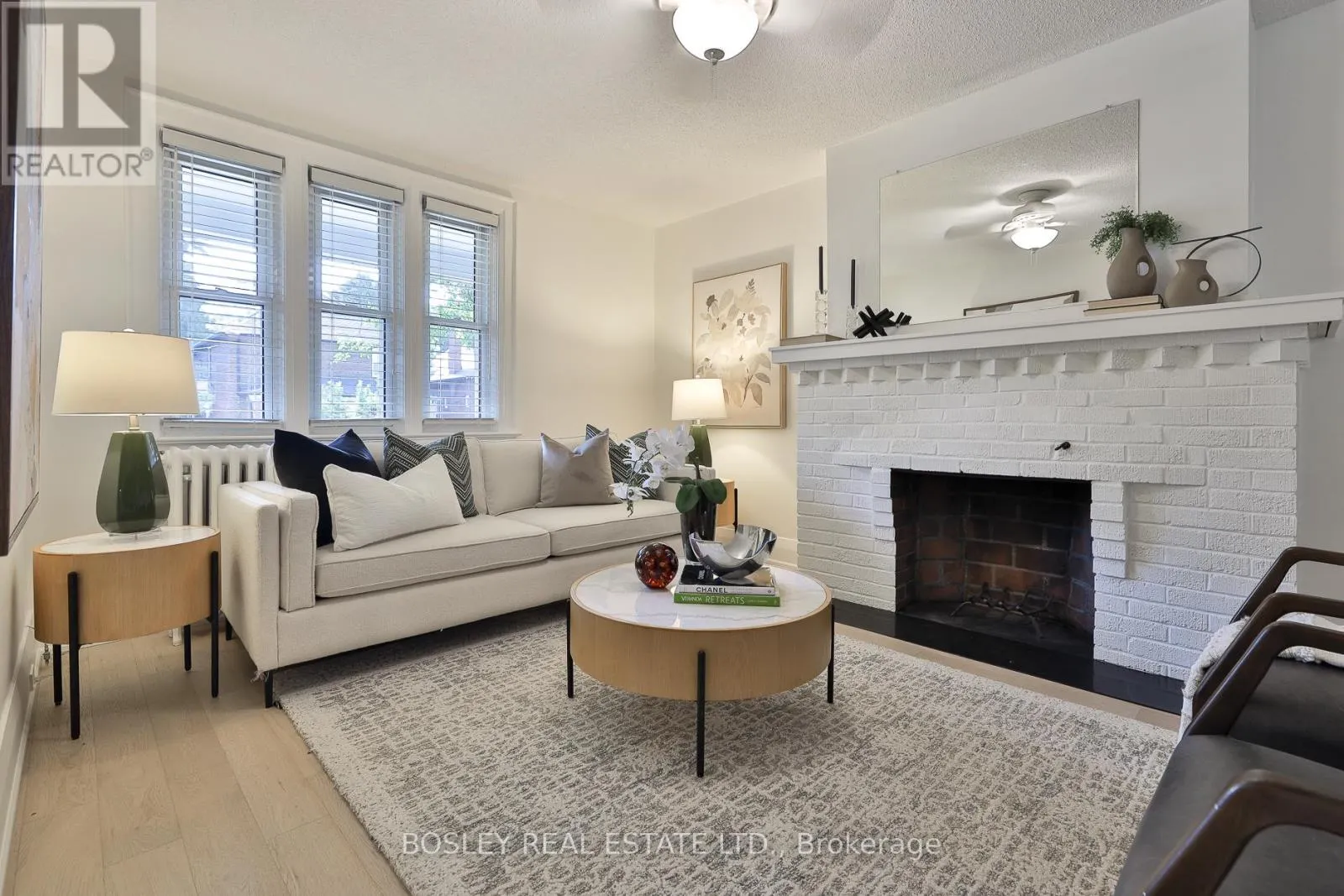 682 HILLSDALE AVENUE E