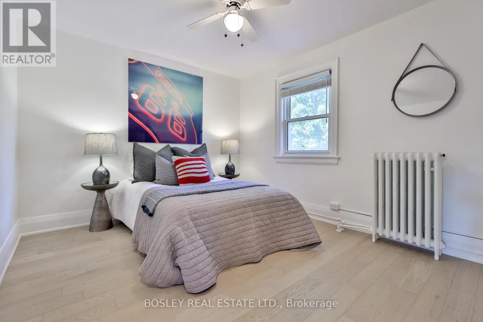 682 HILLSDALE AVENUE E