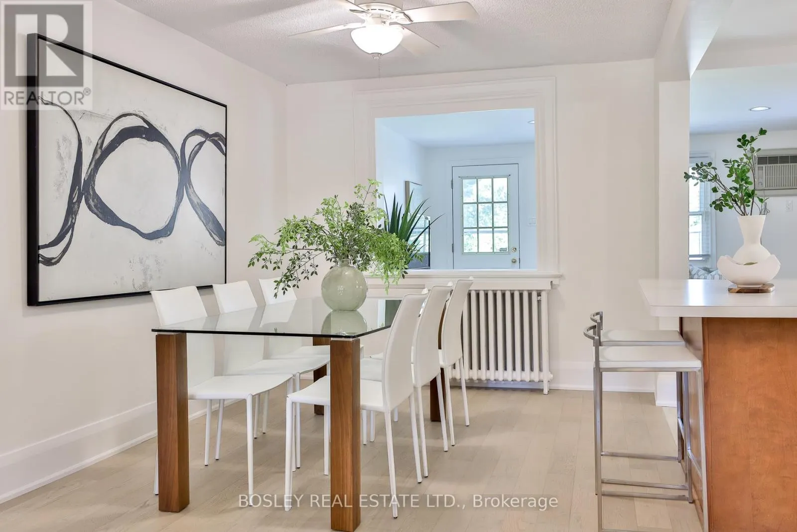 682 HILLSDALE AVENUE E