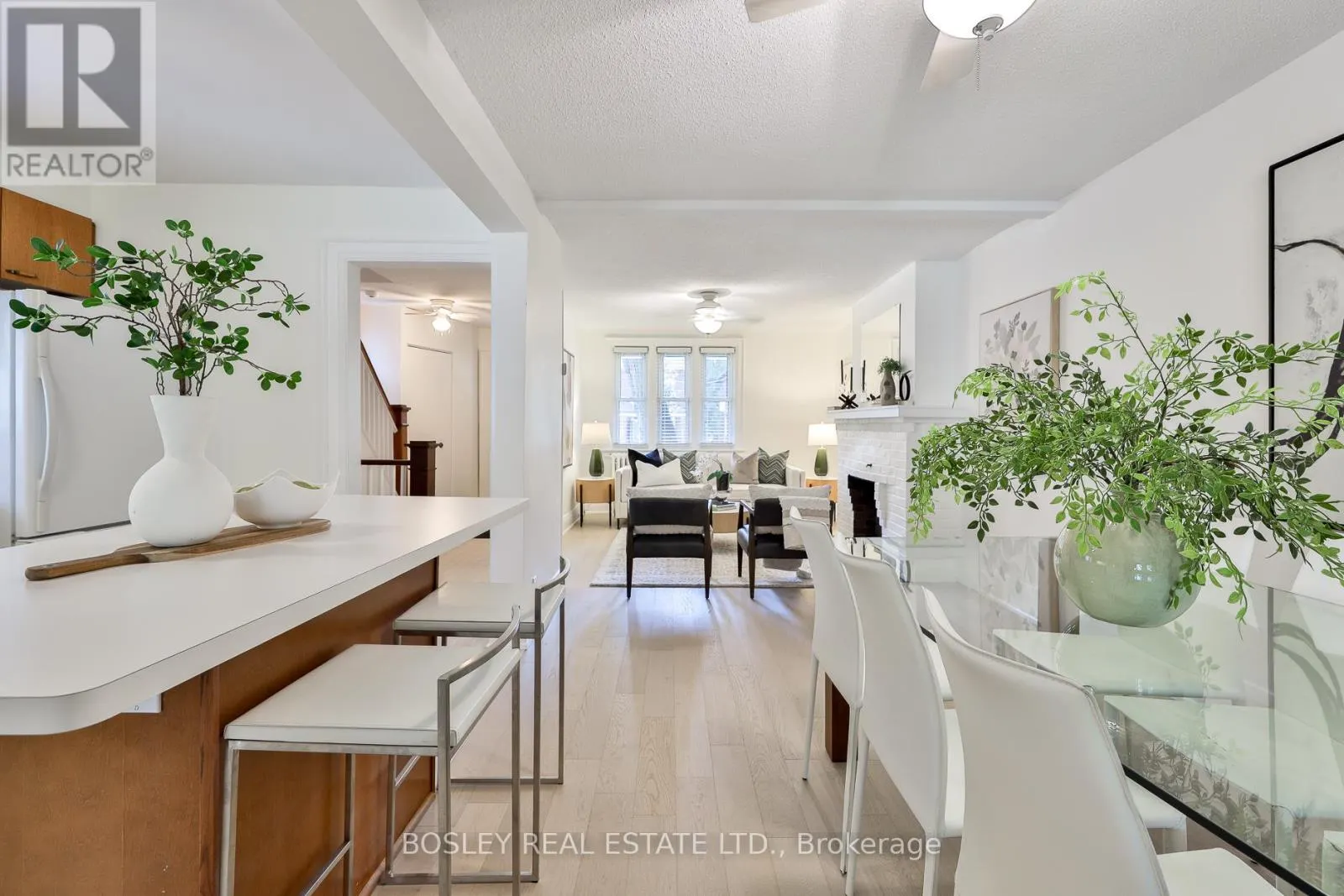 682 HILLSDALE AVENUE E