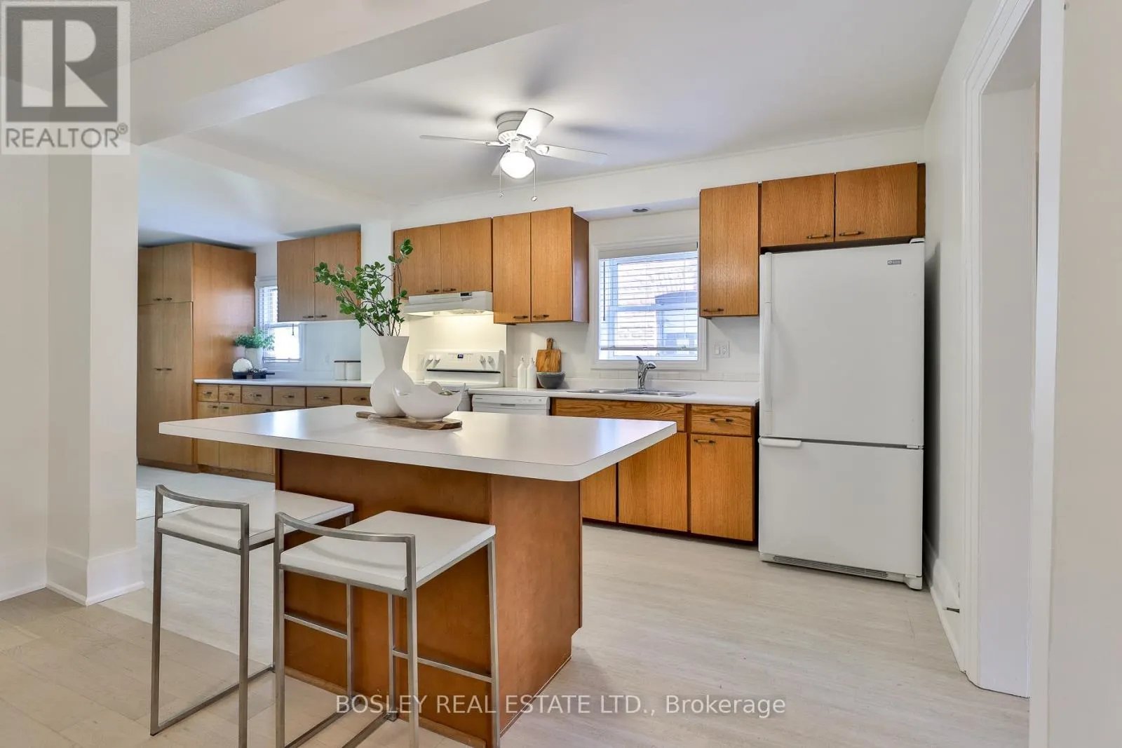 682 HILLSDALE AVENUE E