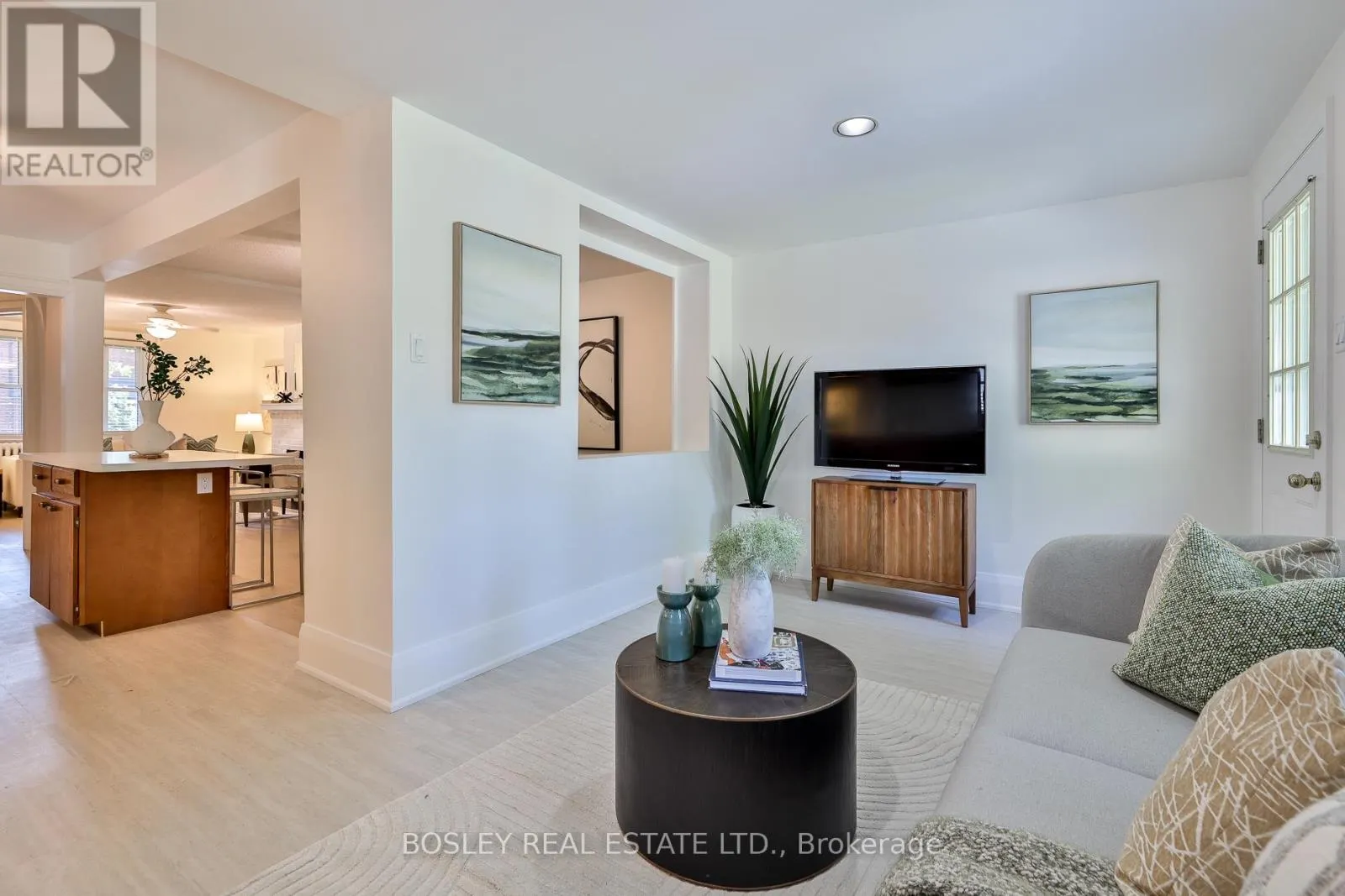 682 HILLSDALE AVENUE E