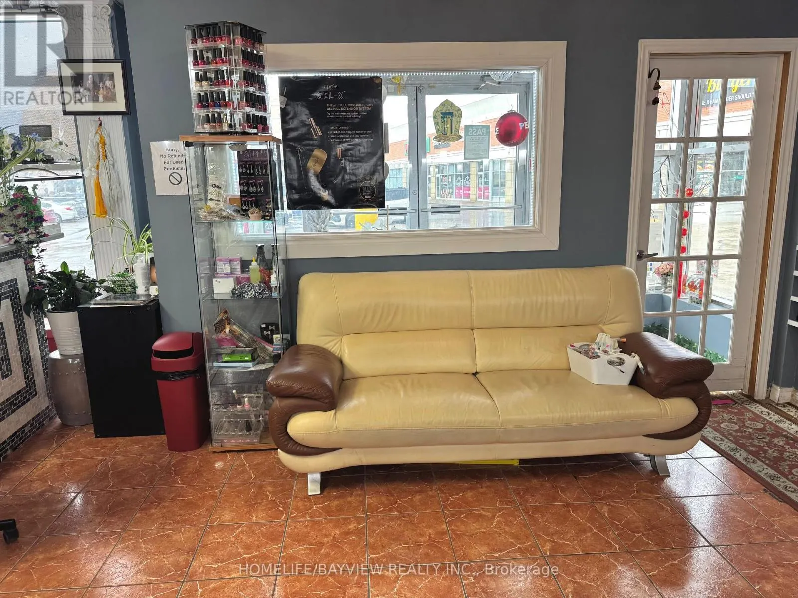 4 - 1881 STEELES AVENUE W