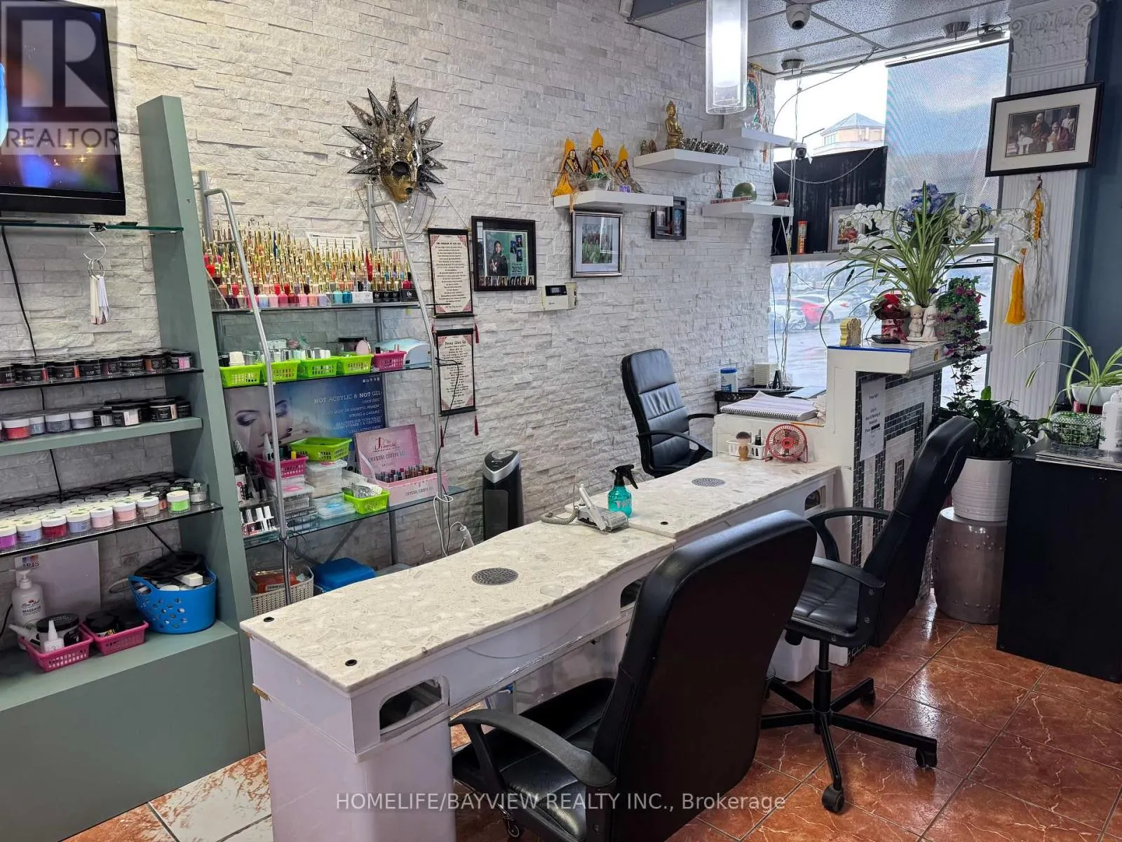 4 - 1881 STEELES AVENUE W