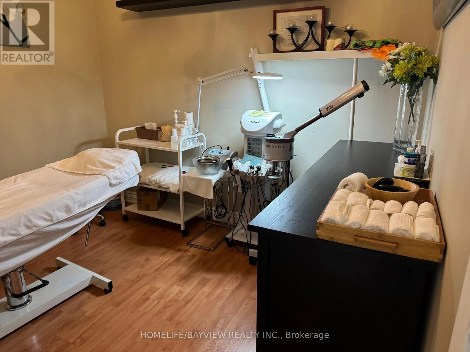 4 - 1881 STEELES AVENUE W