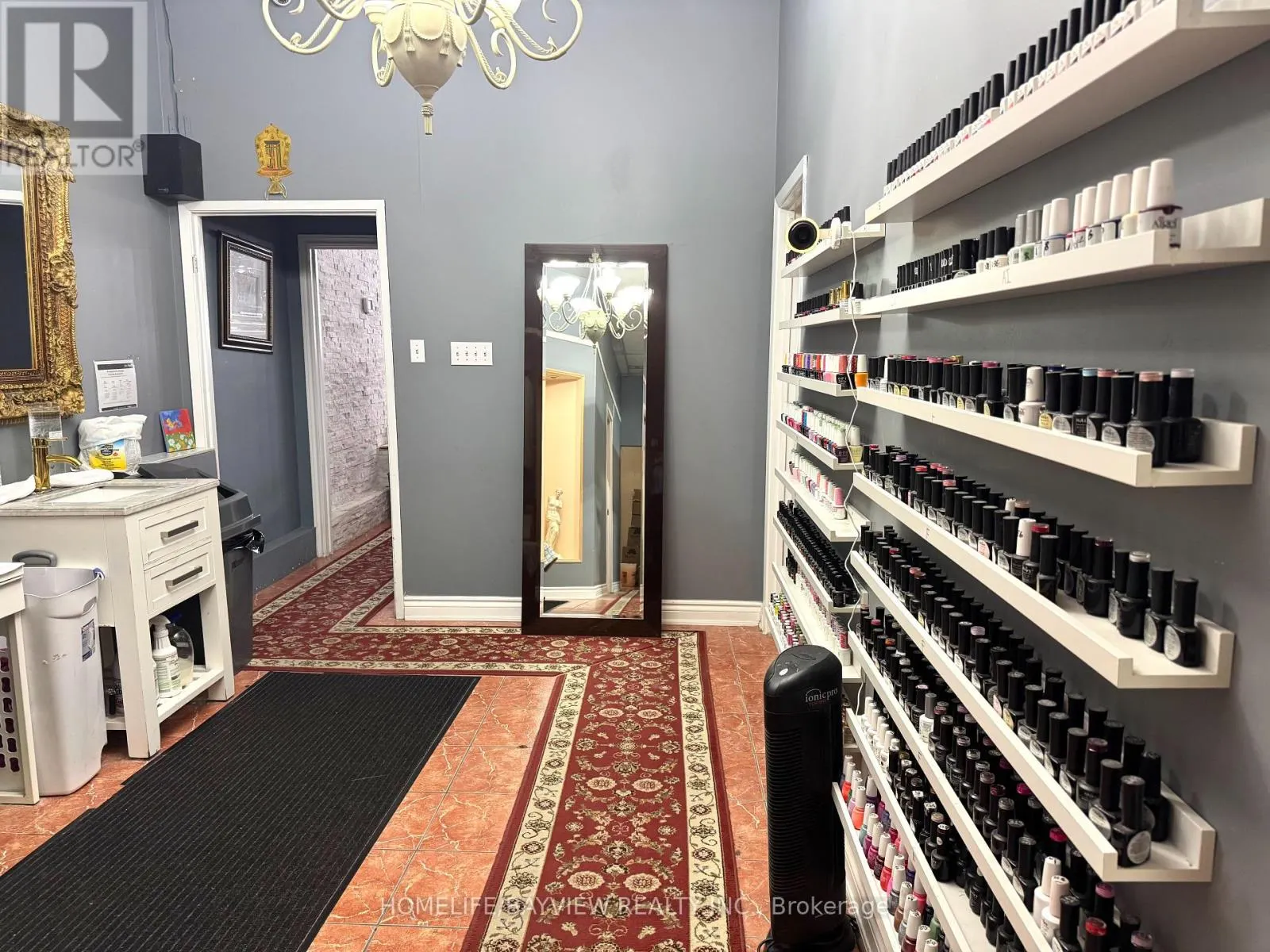 4 - 1881 STEELES AVENUE W