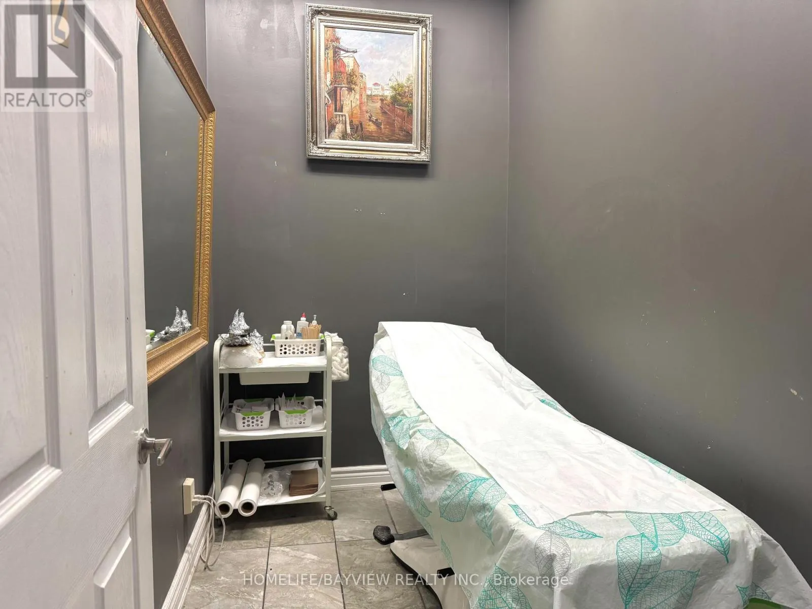 4 - 1881 STEELES AVENUE W