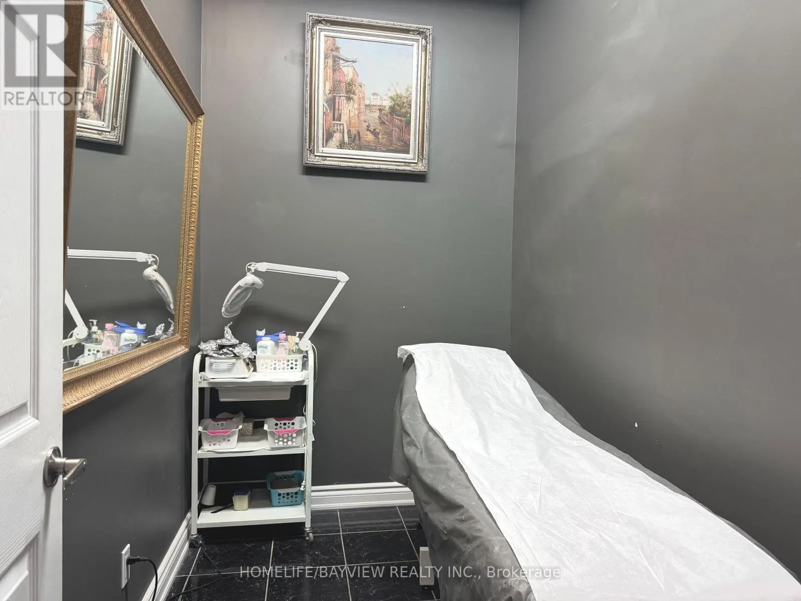 4 - 1881 STEELES AVENUE W