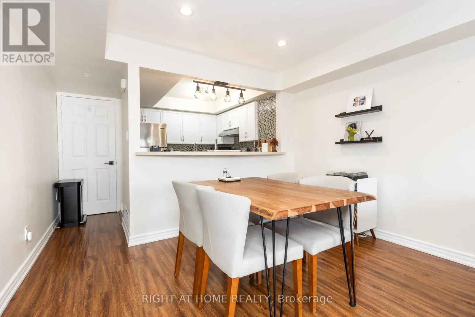 #32 - 988 SHEPPARD AVENUE W