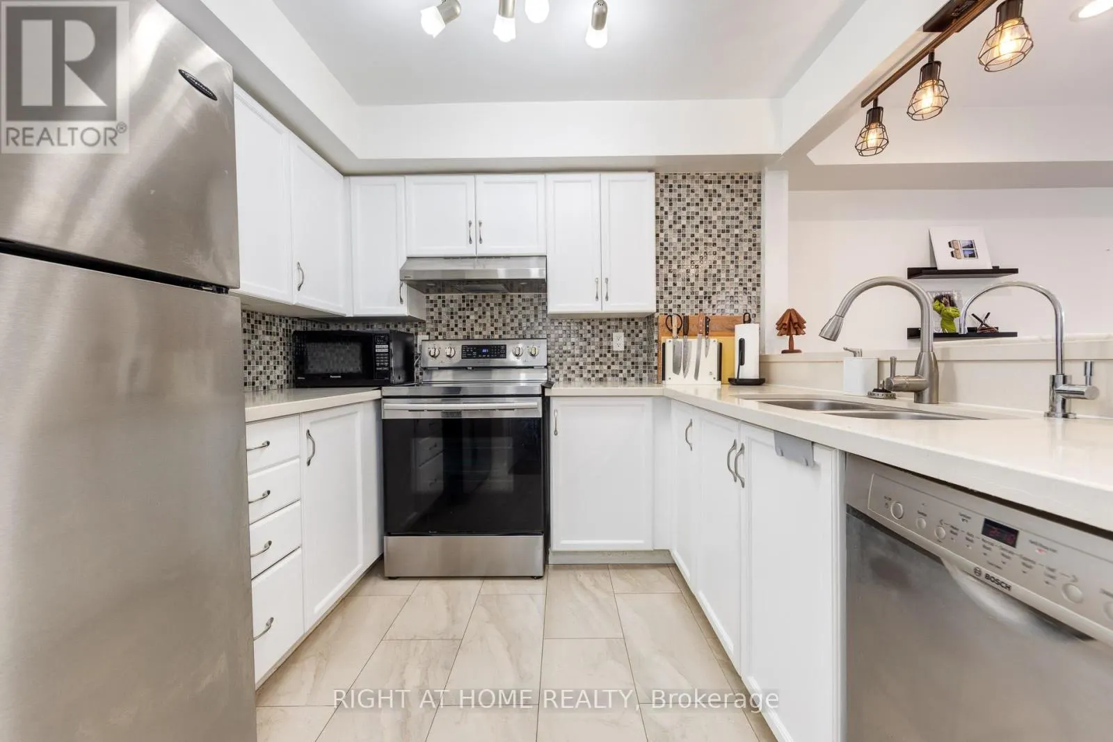 #32 - 988 SHEPPARD AVENUE W