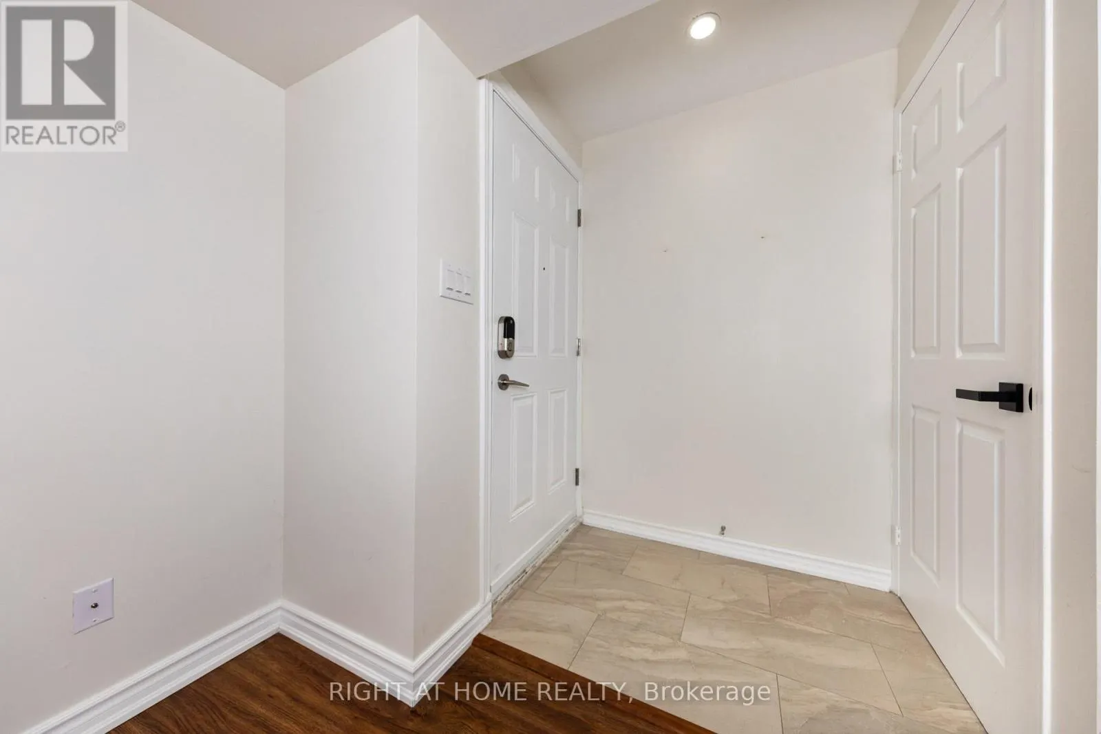 #32 - 988 SHEPPARD AVENUE W