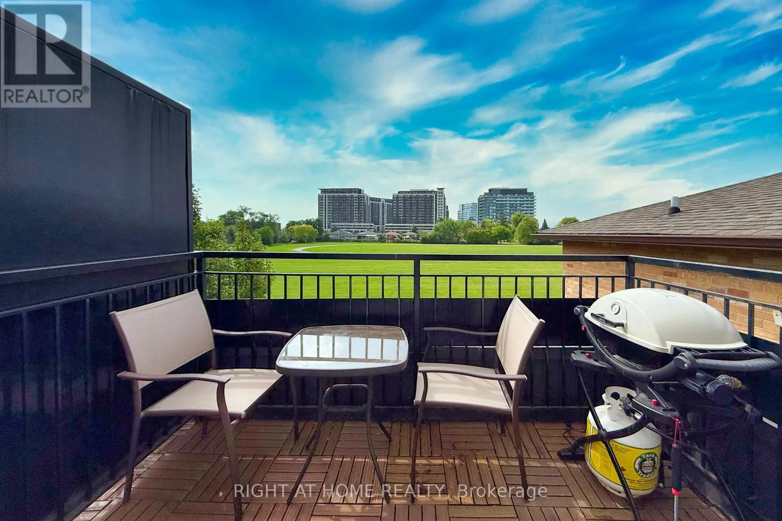 #32 - 988 SHEPPARD AVENUE W