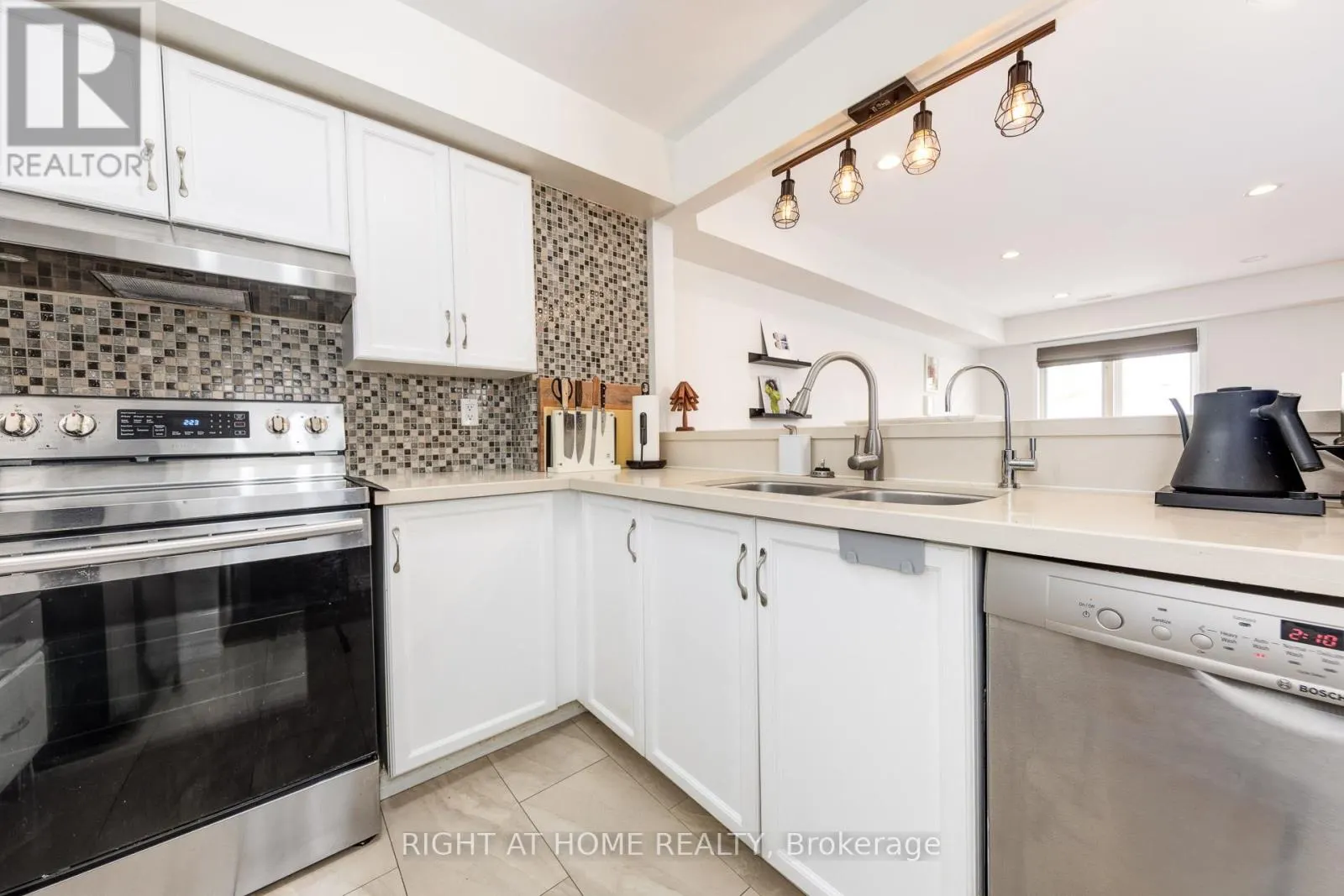 #32 - 988 SHEPPARD AVENUE W