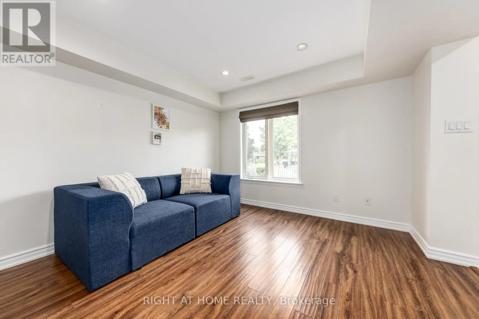 #32 - 988 SHEPPARD AVENUE W