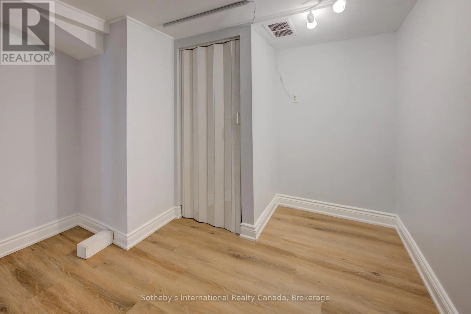 400 CHEROKEE BOULEVARD