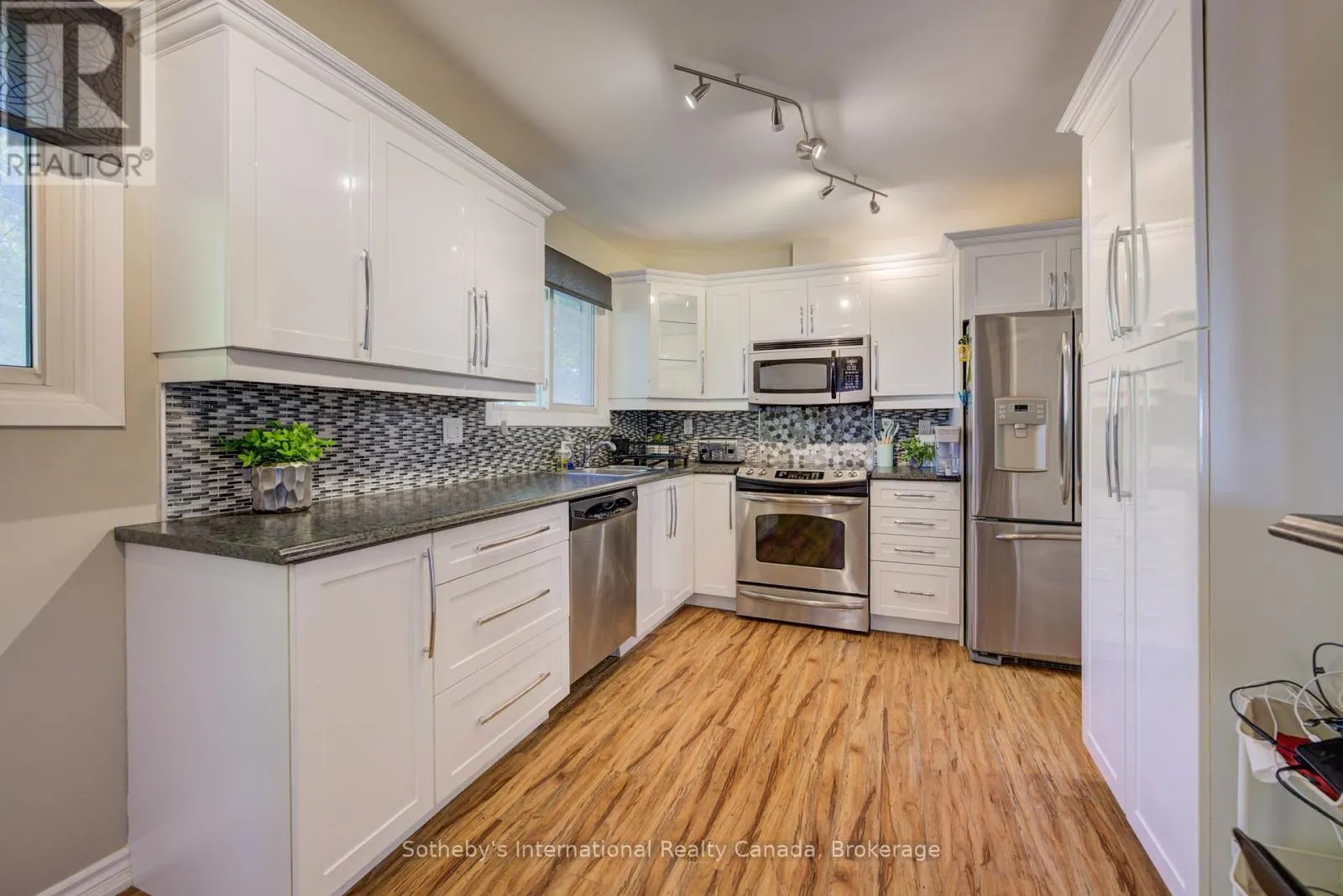 400 CHEROKEE BOULEVARD