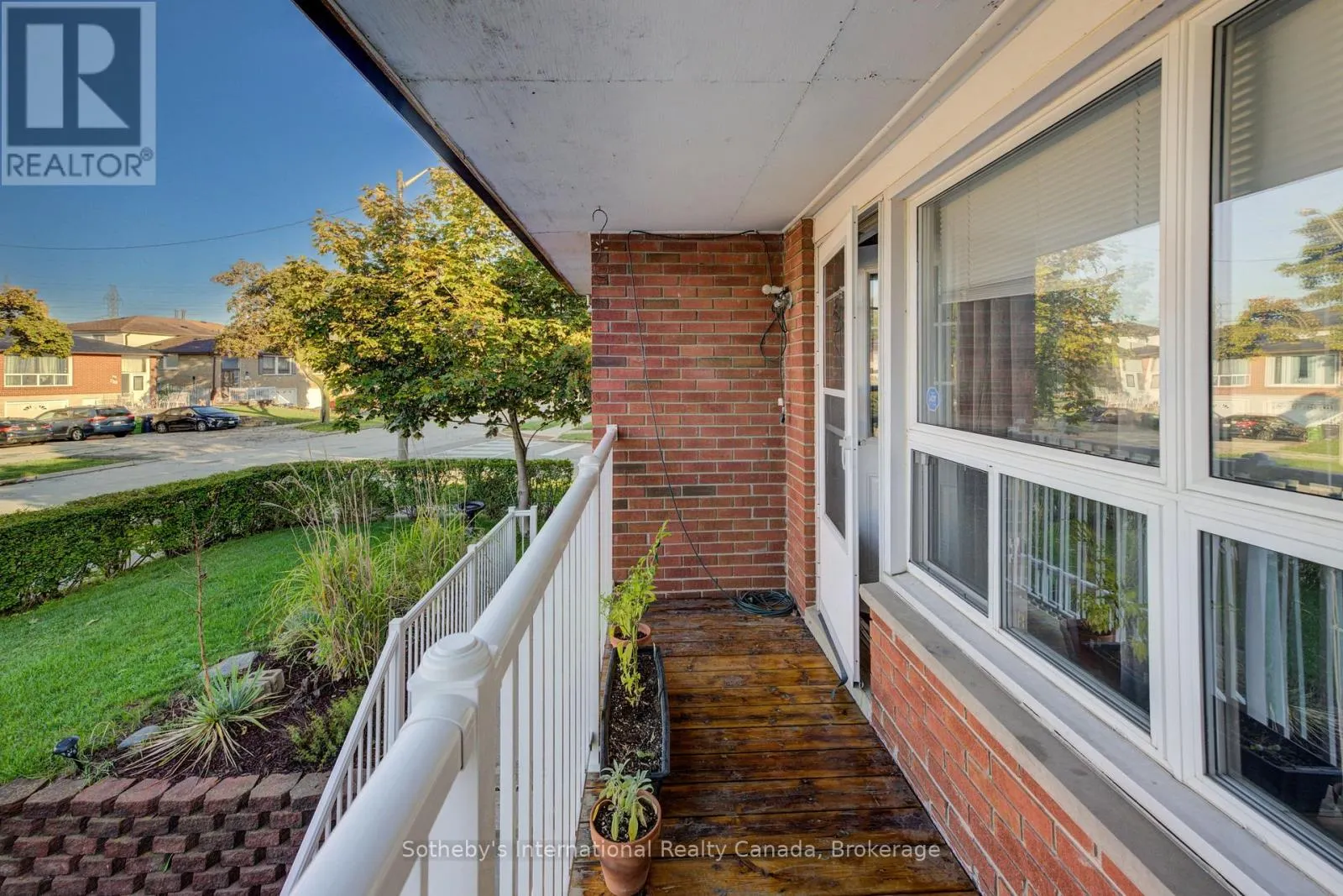 400 CHEROKEE BOULEVARD