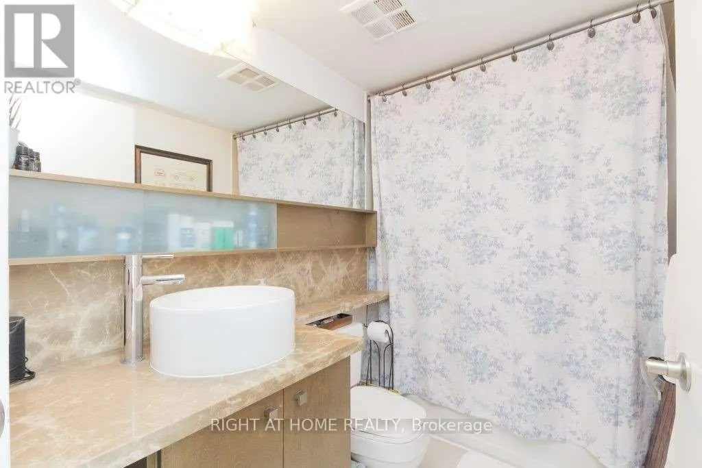 5301 - 11 BRUNEL COURT