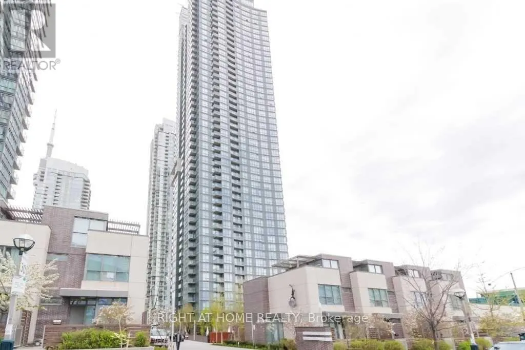 5301 - 11 BRUNEL COURT