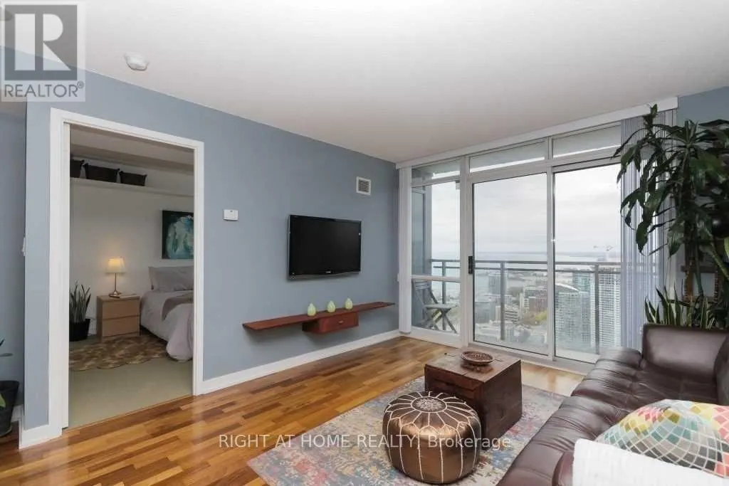 5301 - 11 BRUNEL COURT