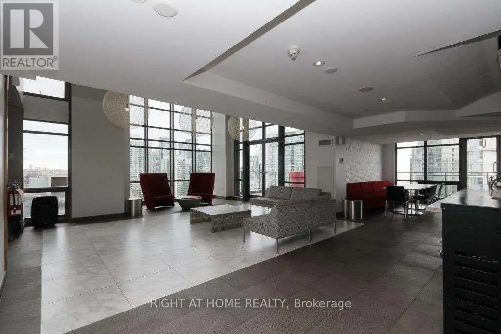 5301 - 11 BRUNEL COURT