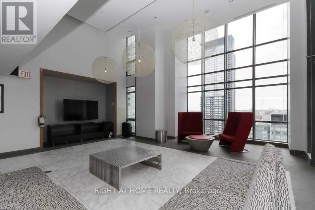 5301 - 11 BRUNEL COURT