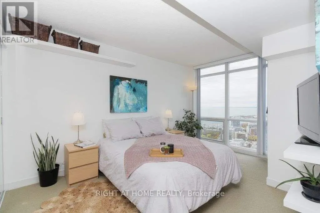 5301 - 11 BRUNEL COURT