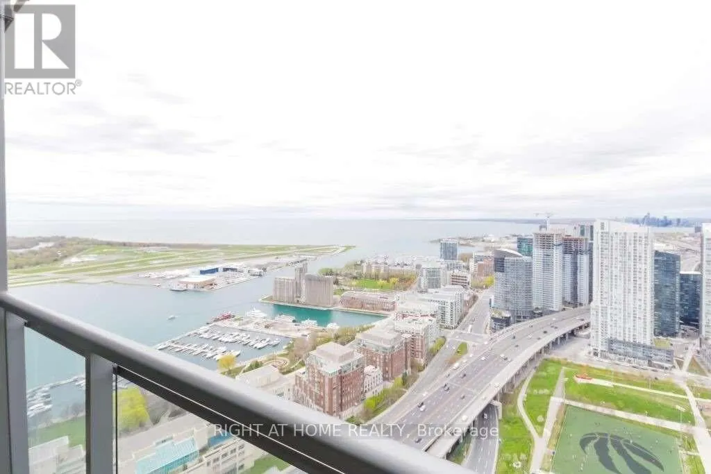 5301 - 11 BRUNEL COURT