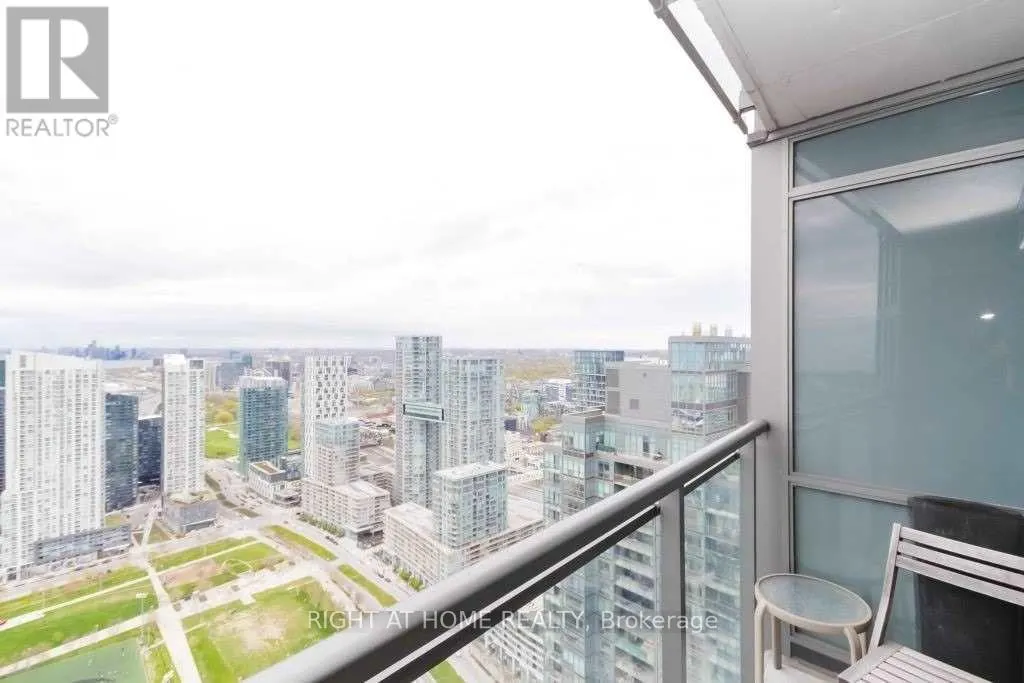 5301 - 11 BRUNEL COURT