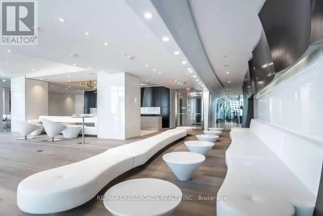 5010 - 1 BLOOR STREET E