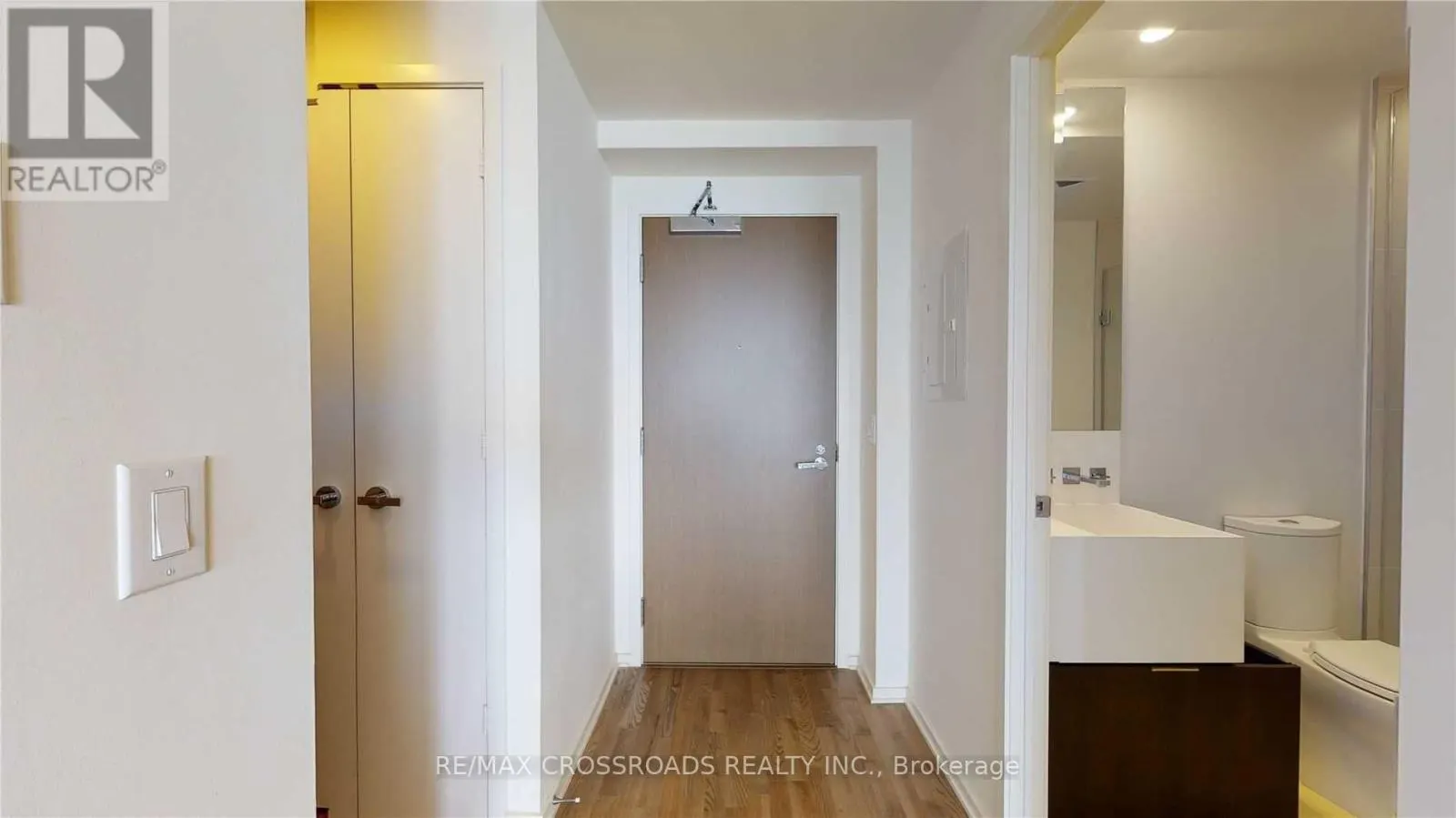 5010 - 1 BLOOR STREET E