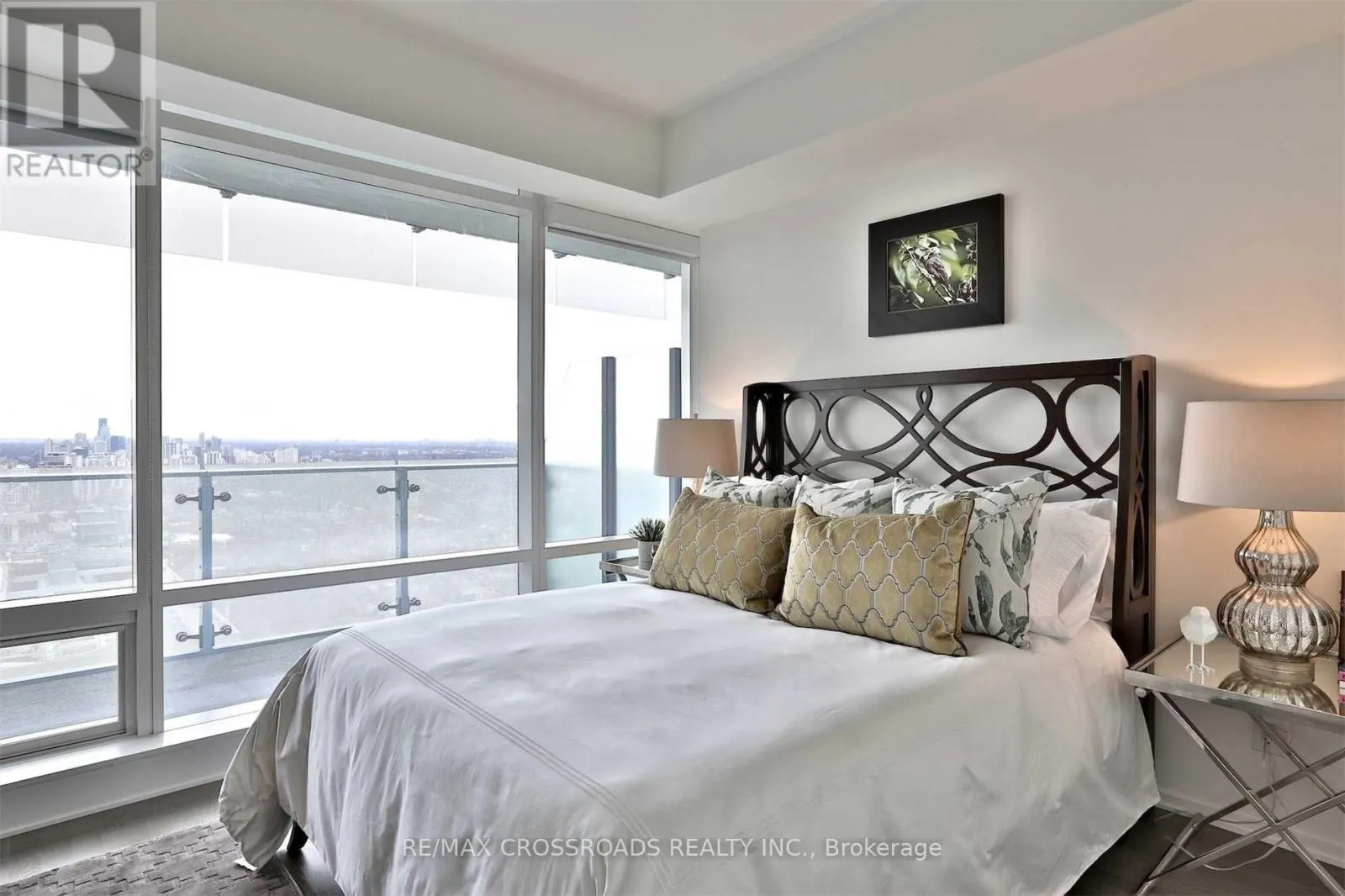 5010 - 1 BLOOR STREET E