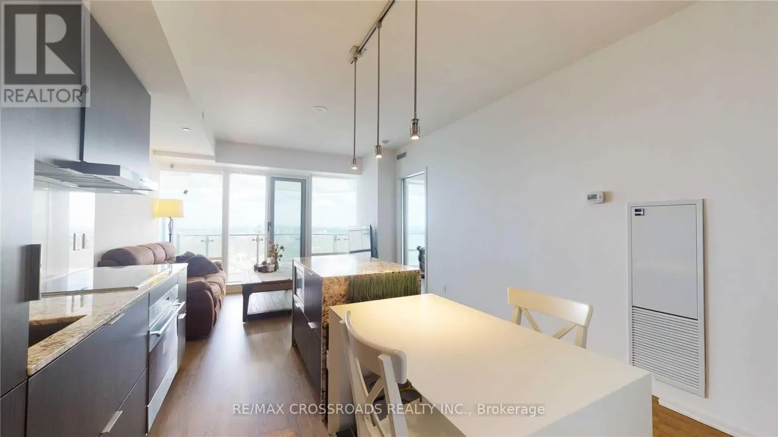 5010 - 1 BLOOR STREET E