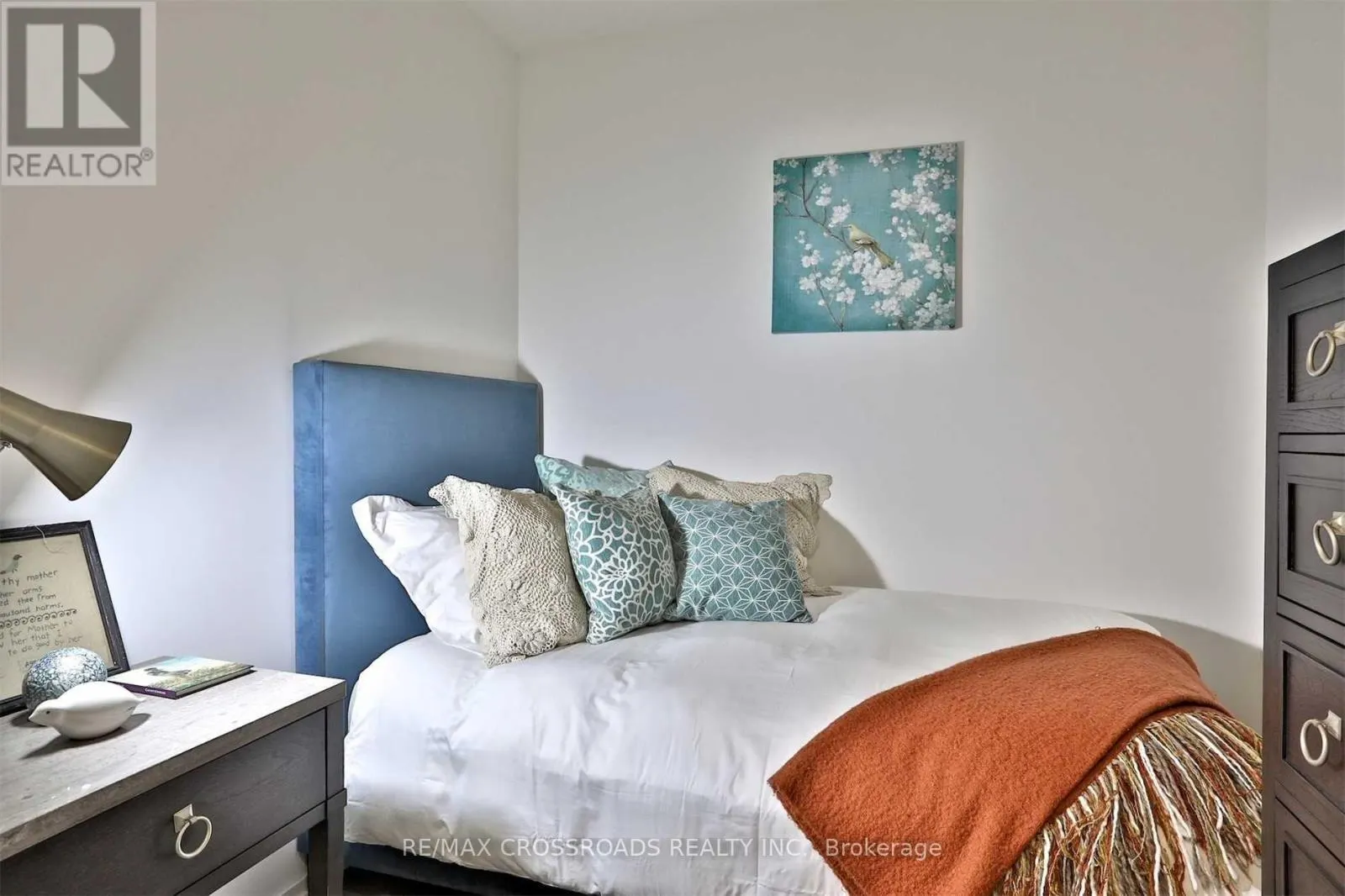 5010 - 1 BLOOR STREET E