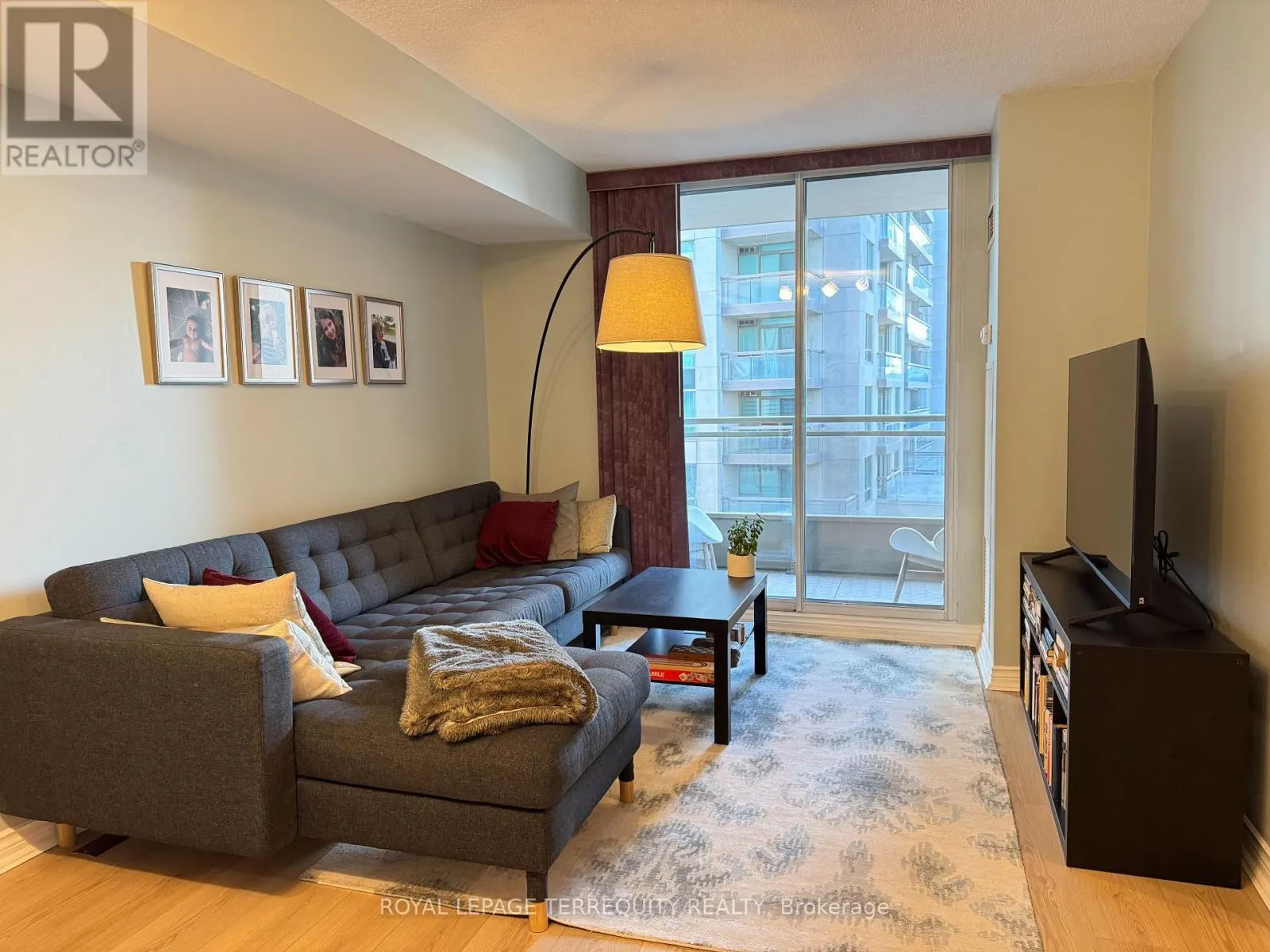 601 - 256 DORIS AVENUE